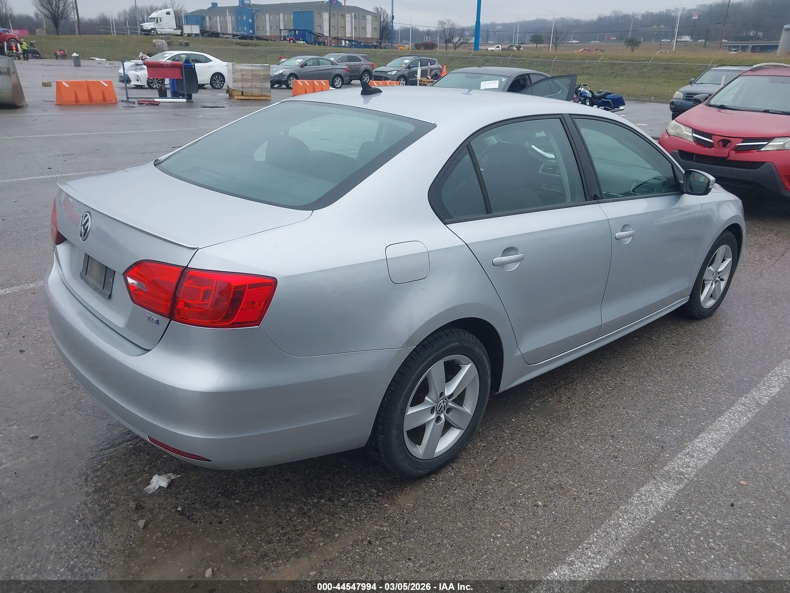 VOLKSWAGEN JETTA image 4