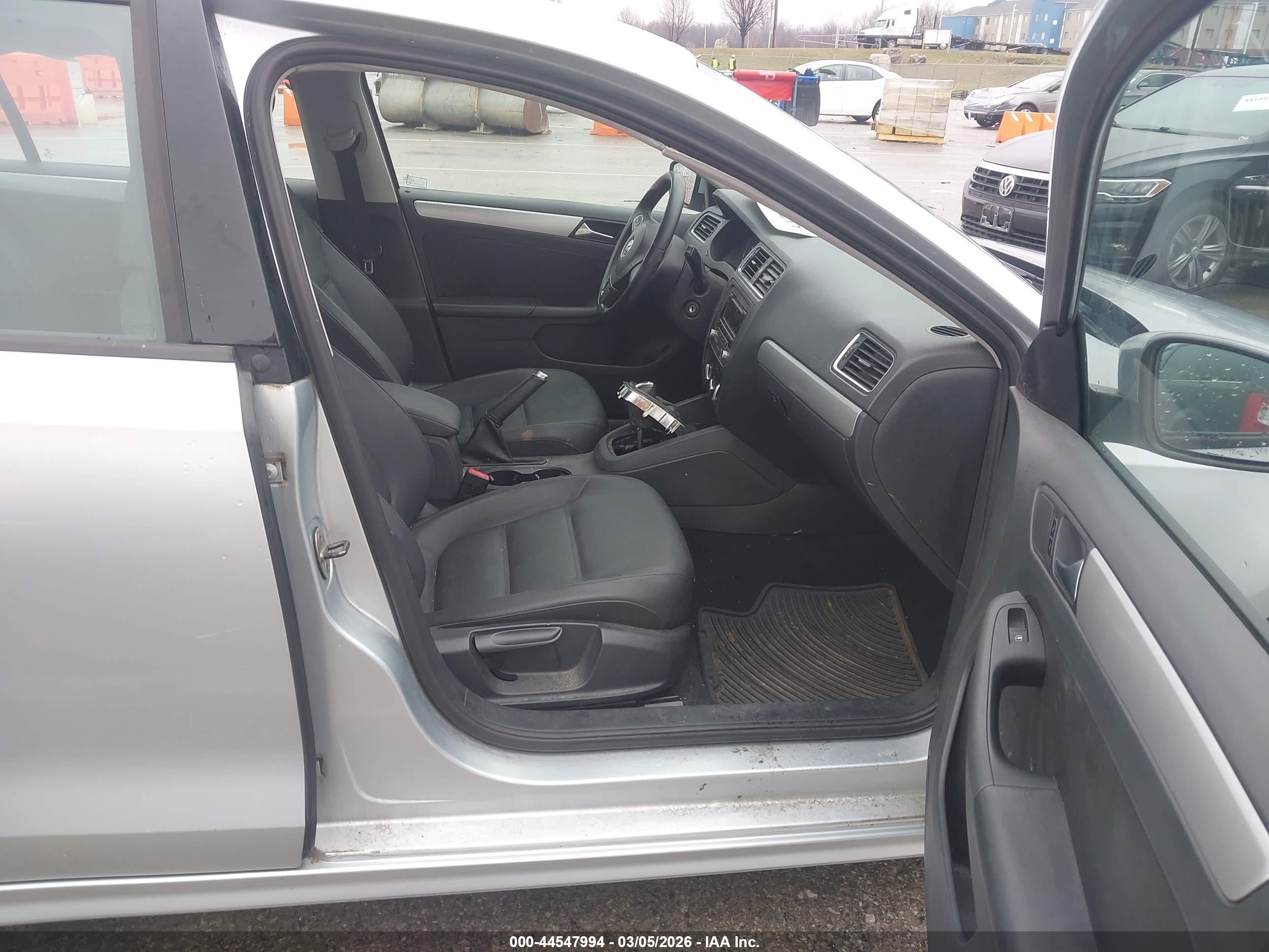 VOLKSWAGEN JETTA image 5