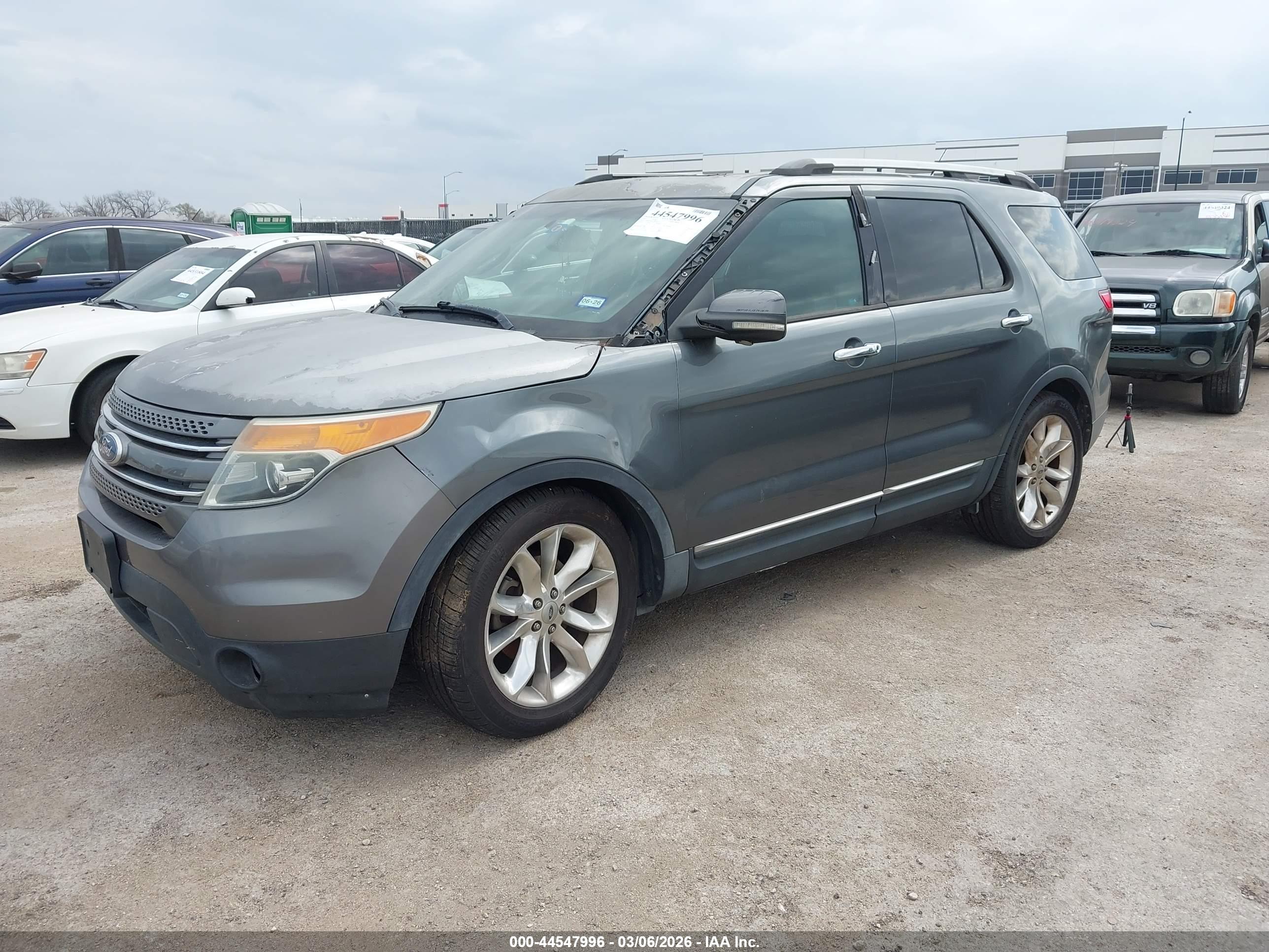 FORD EXPLORER image 2