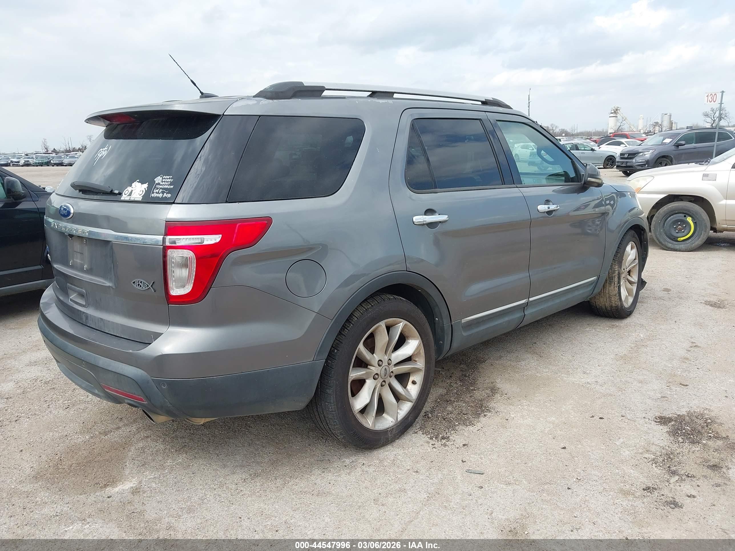 FORD EXPLORER image 4