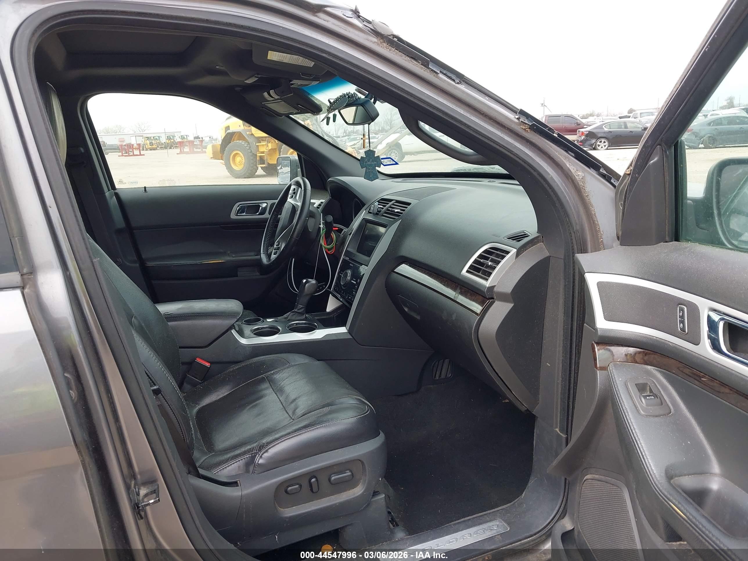 FORD EXPLORER image 5