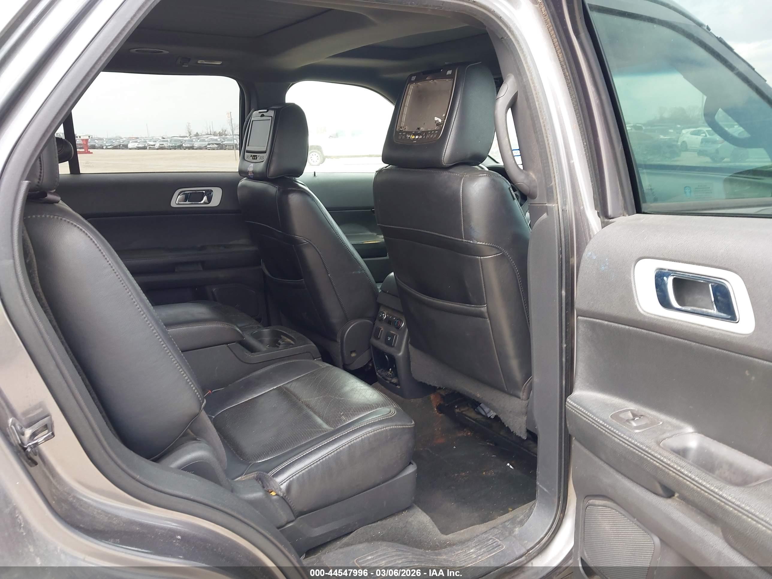 FORD EXPLORER image 8