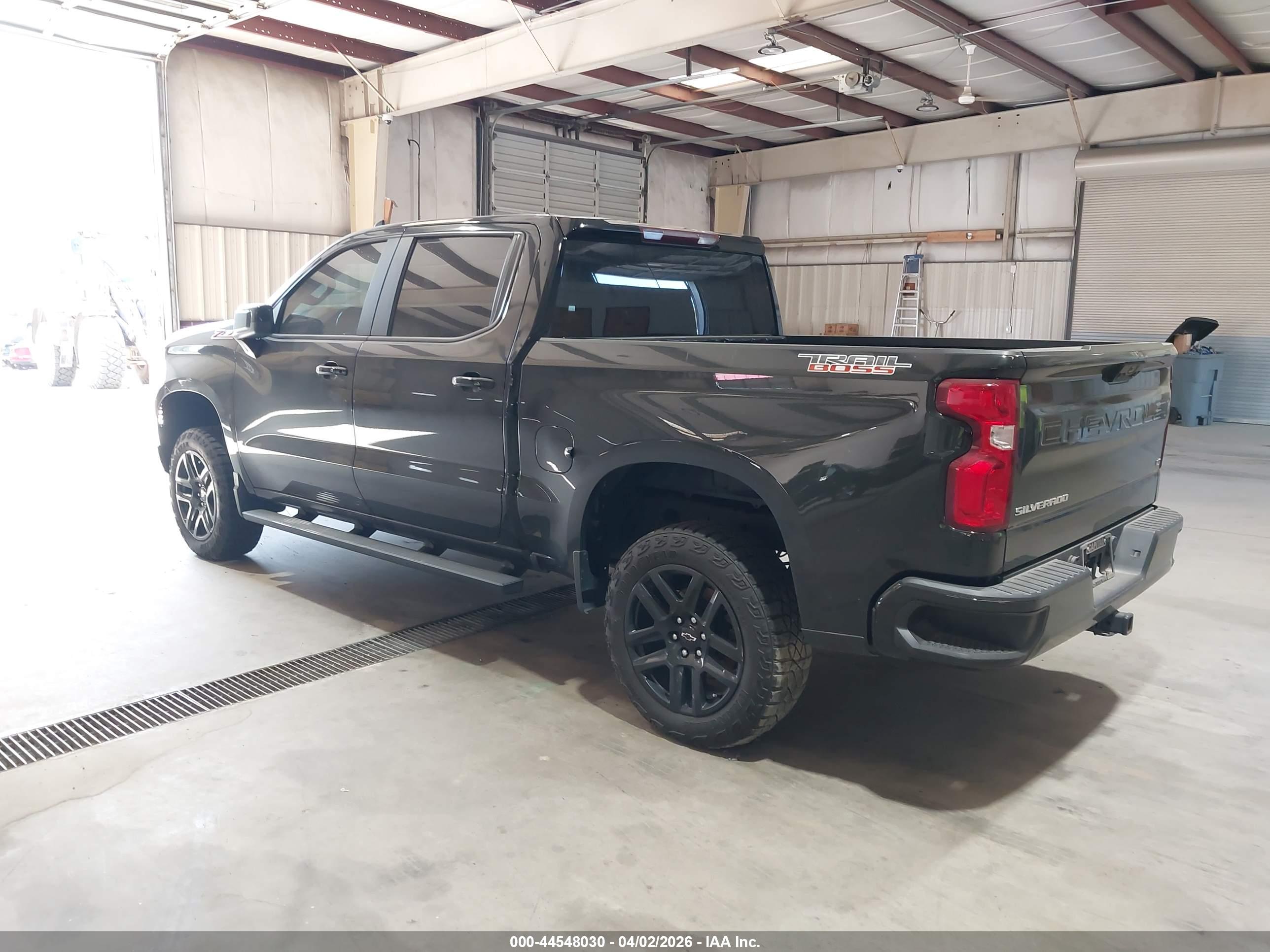 CHEVROLET SILVERADO image 3