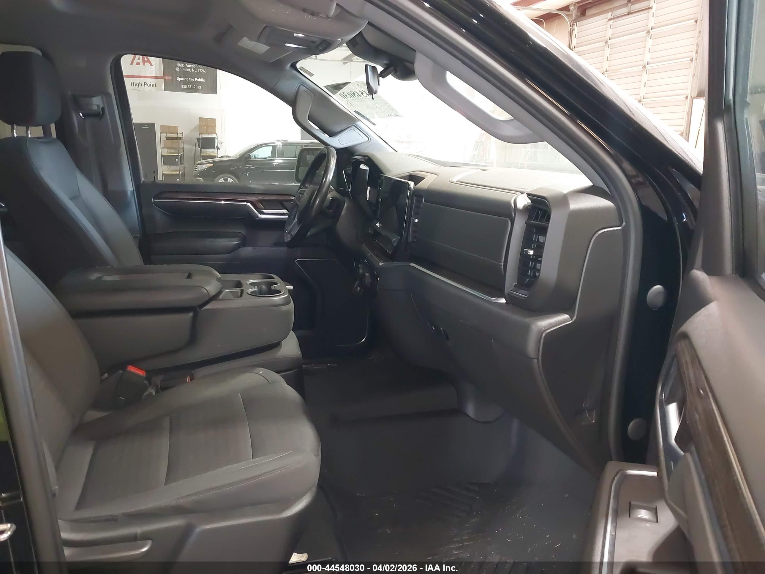 CHEVROLET SILVERADO image 5