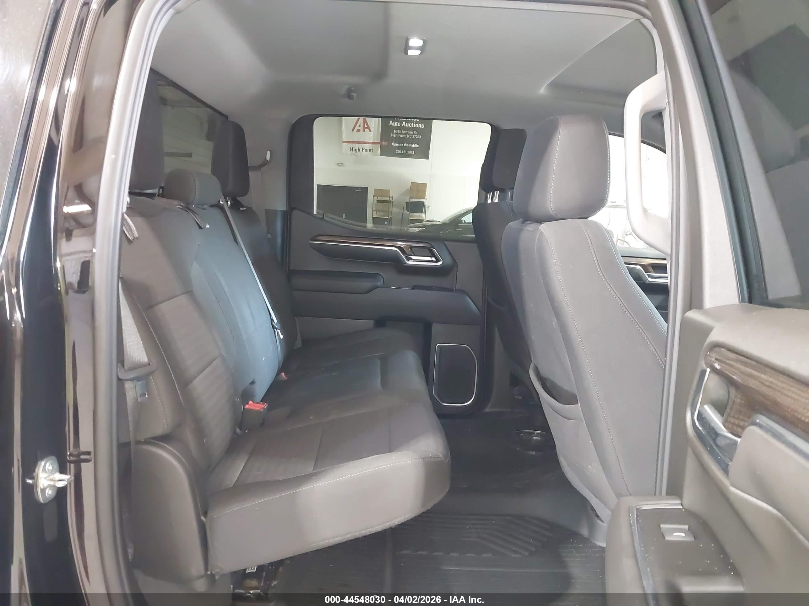 CHEVROLET SILVERADO image 8