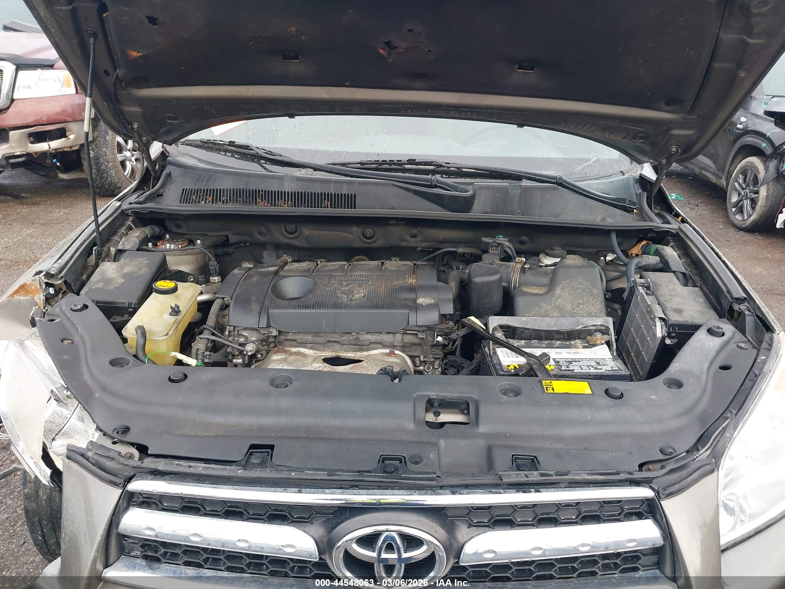 TOYOTA RAV4 image 10