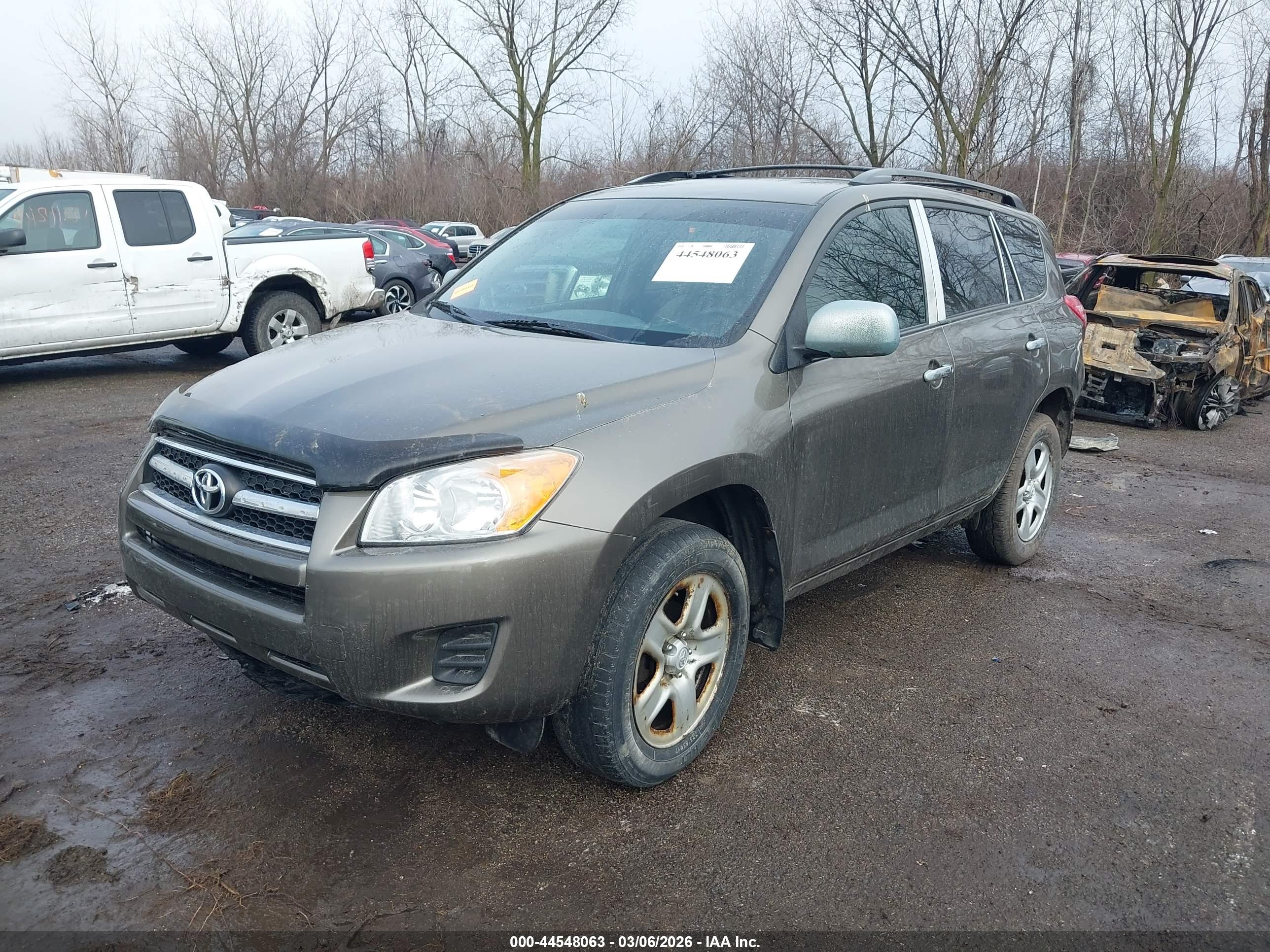 TOYOTA RAV4 image 2
