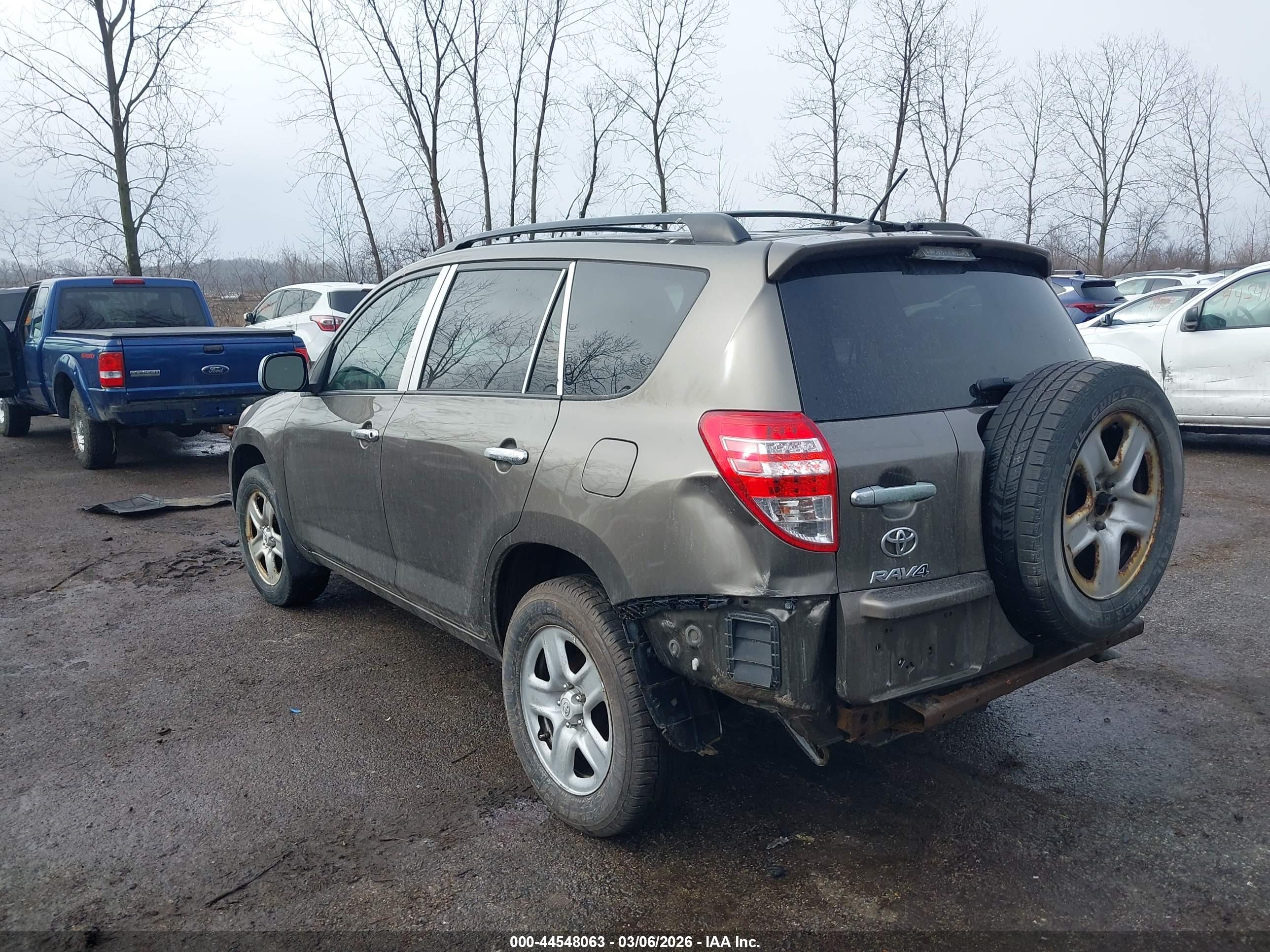 TOYOTA RAV4 image 3