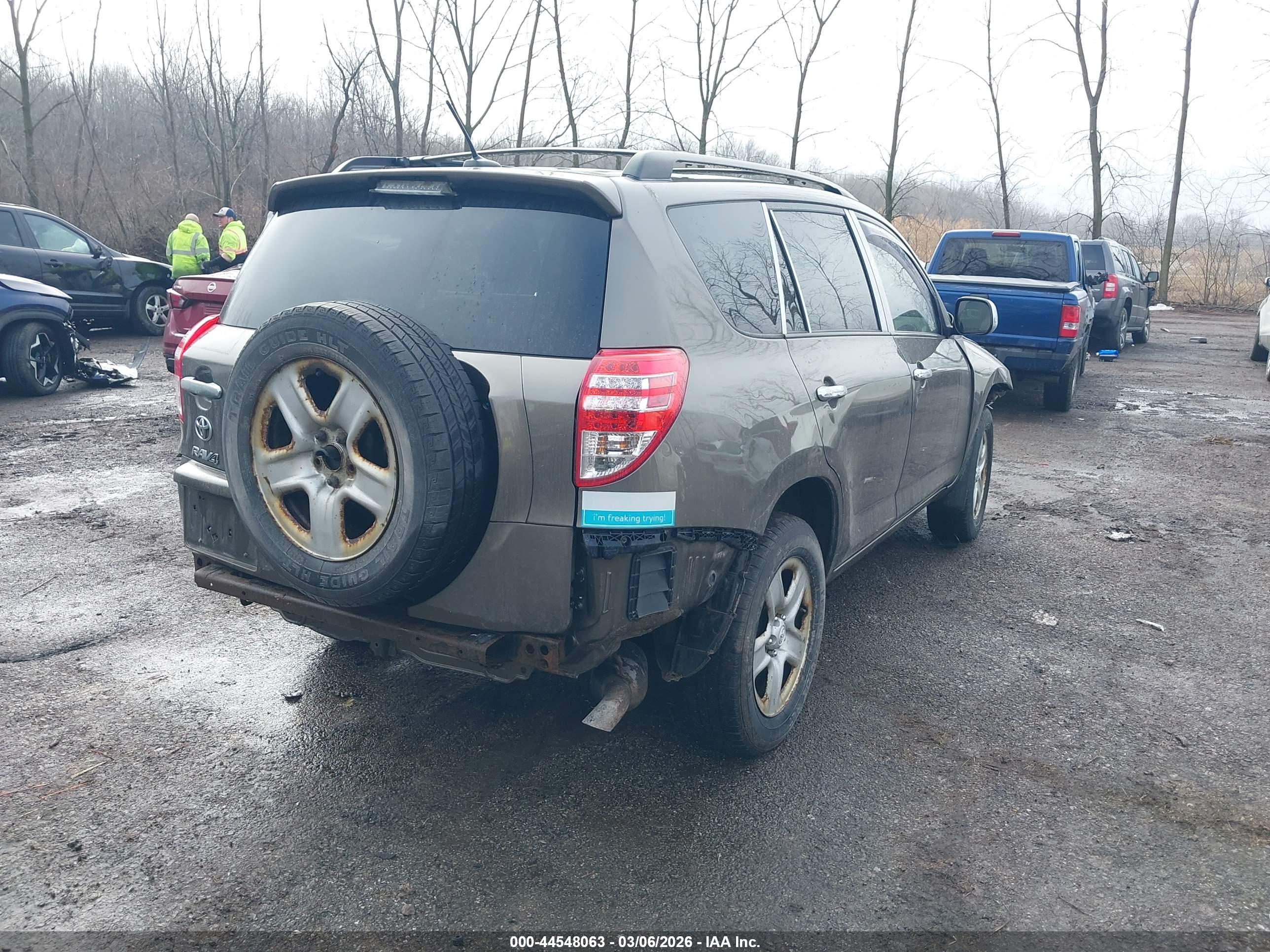 TOYOTA RAV4 image 4