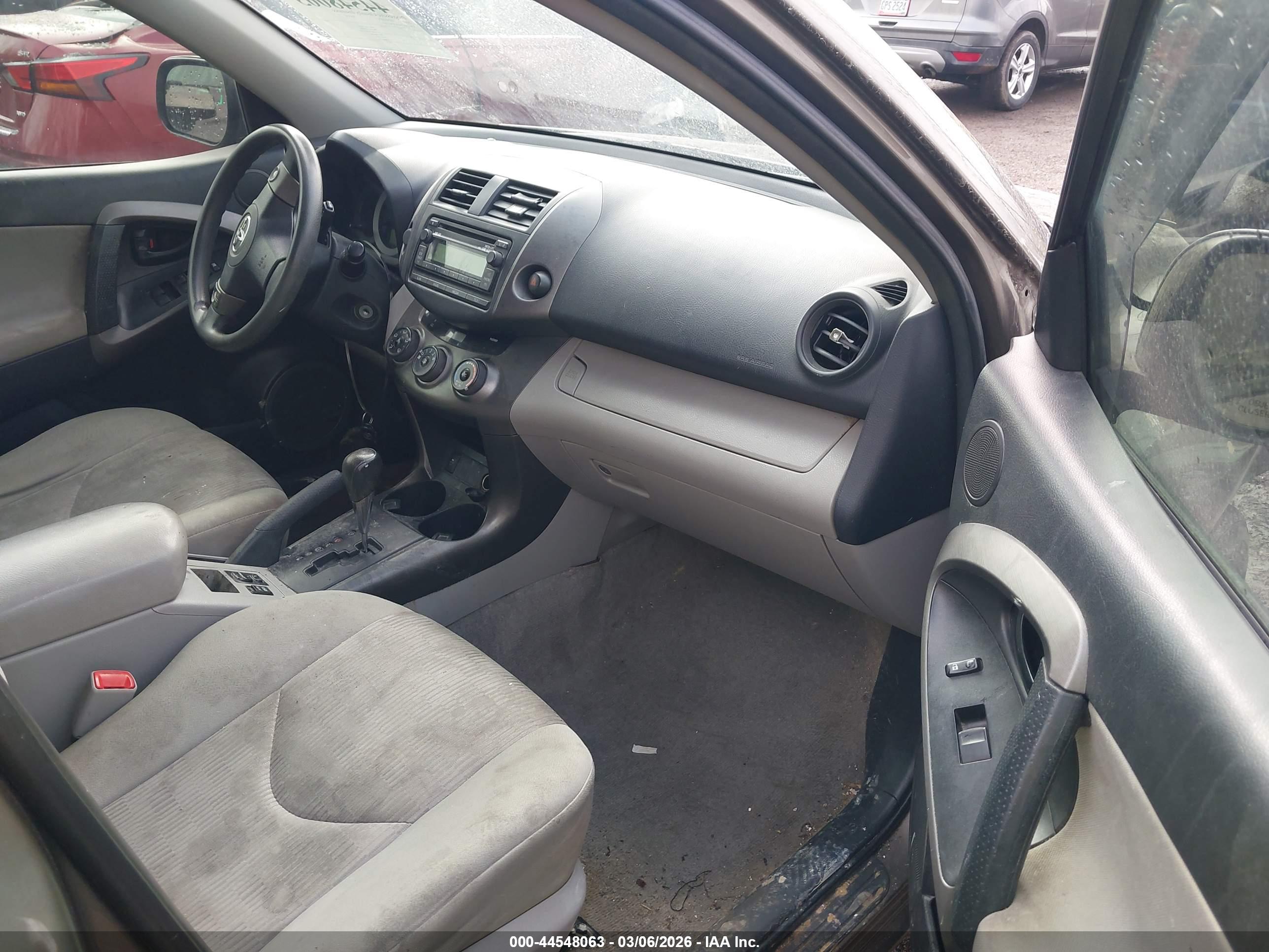TOYOTA RAV4 image 5