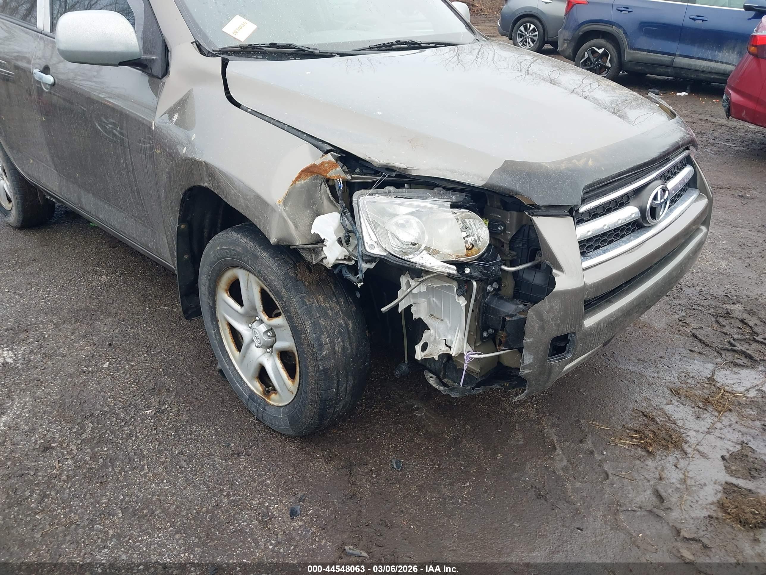 TOYOTA RAV4 image 6