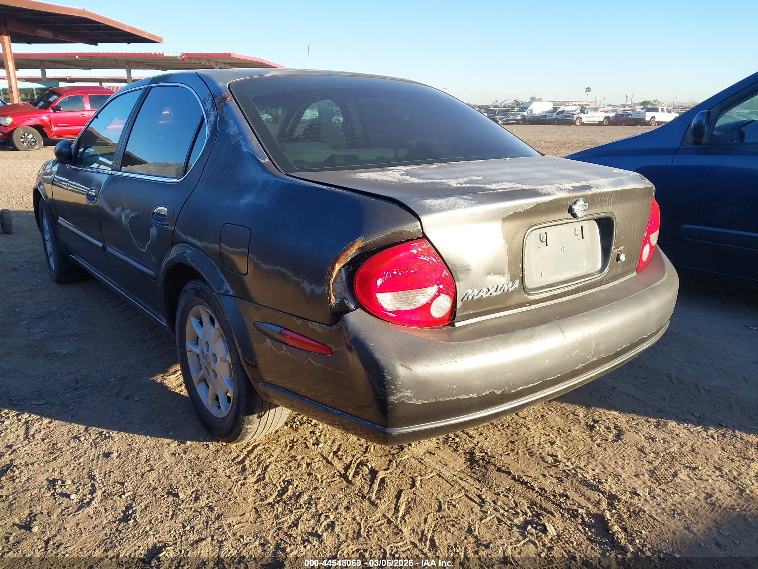 NISSAN MAXIMA image 3