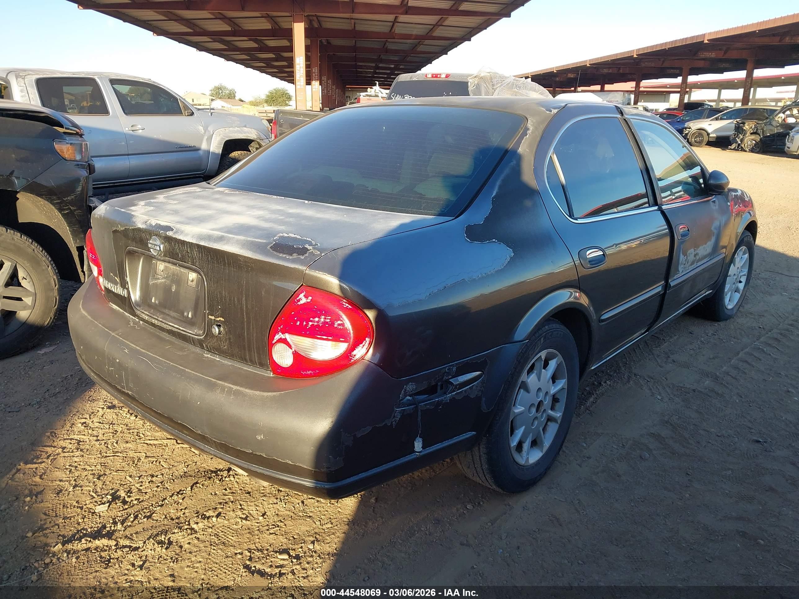 NISSAN MAXIMA image 4