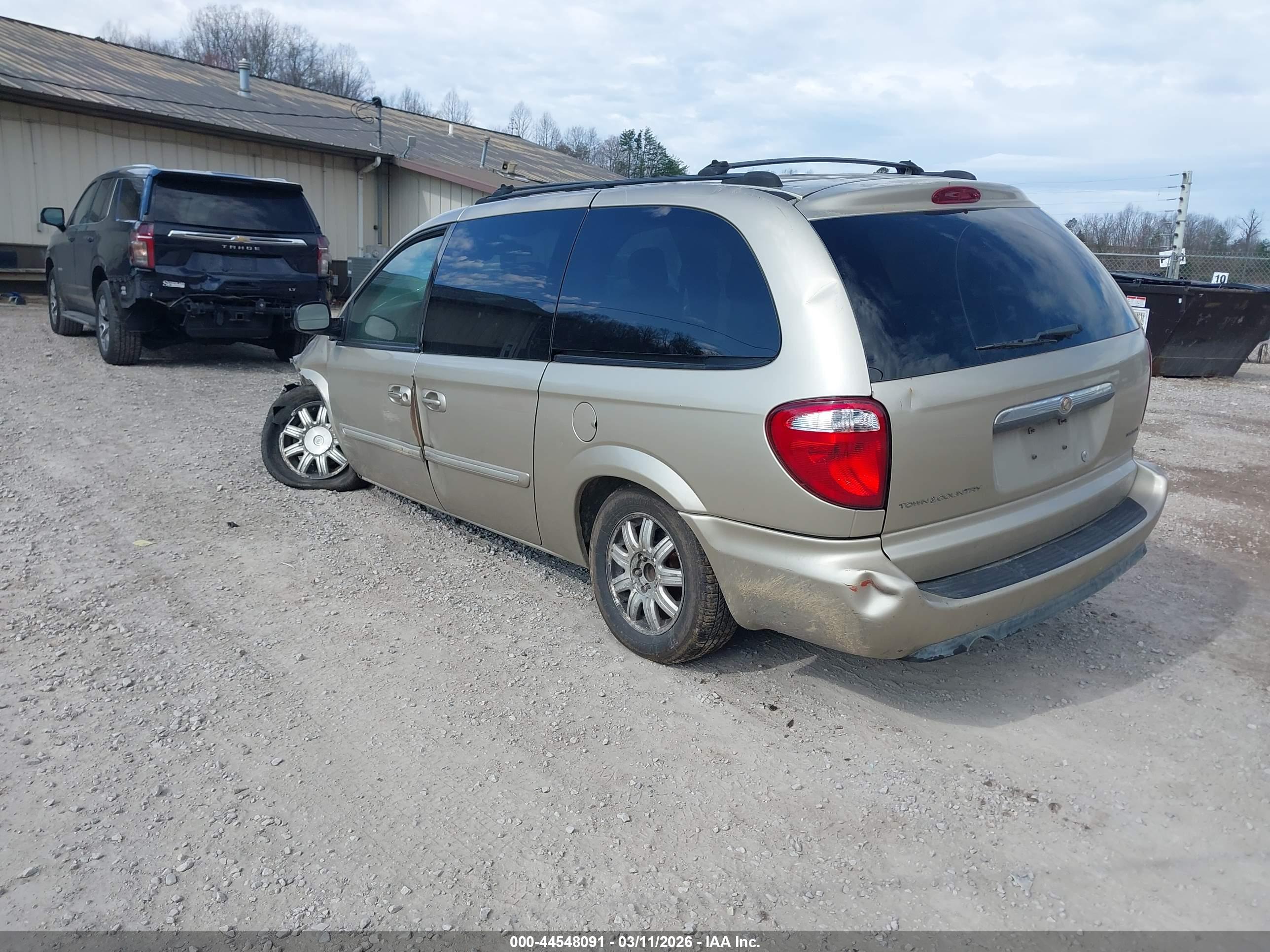 CHRYSLER TOWN image 3