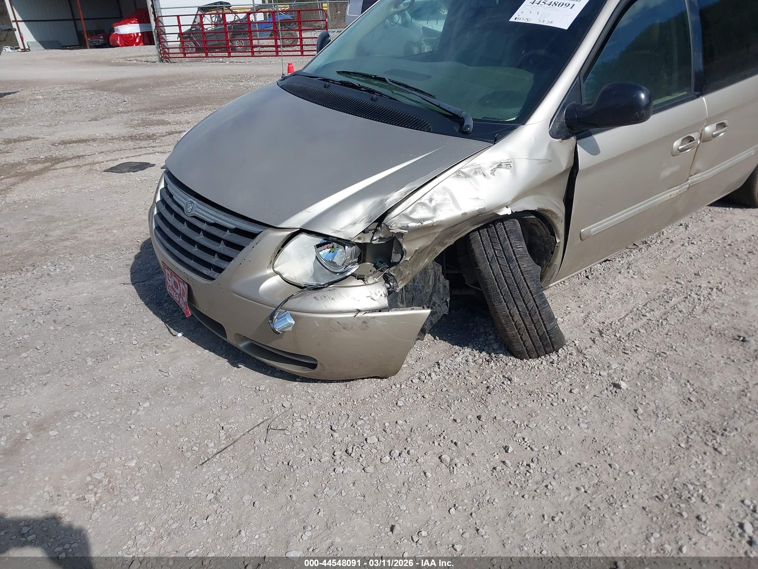 CHRYSLER TOWN image 6