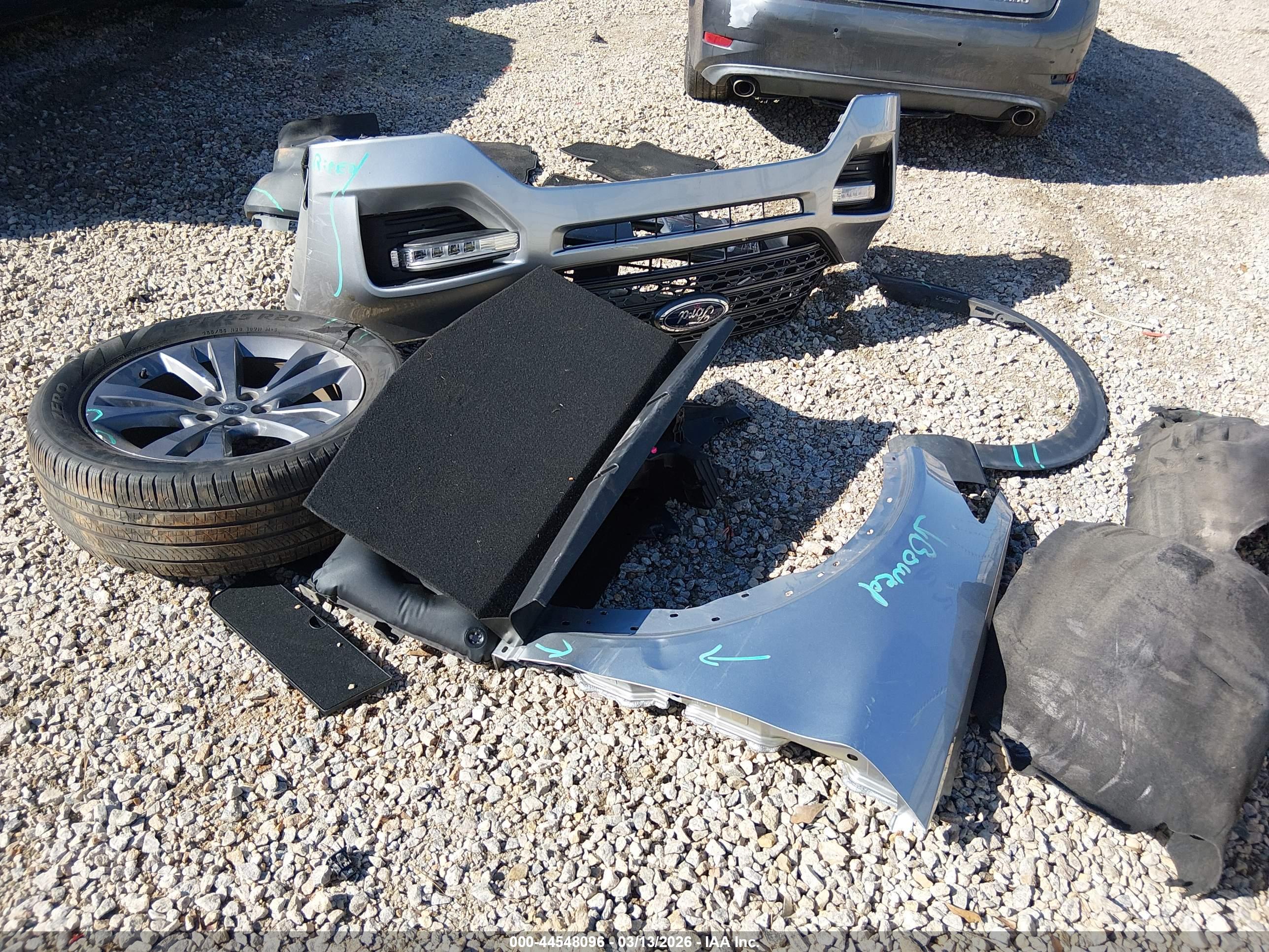 FORD EXPLORER image 6