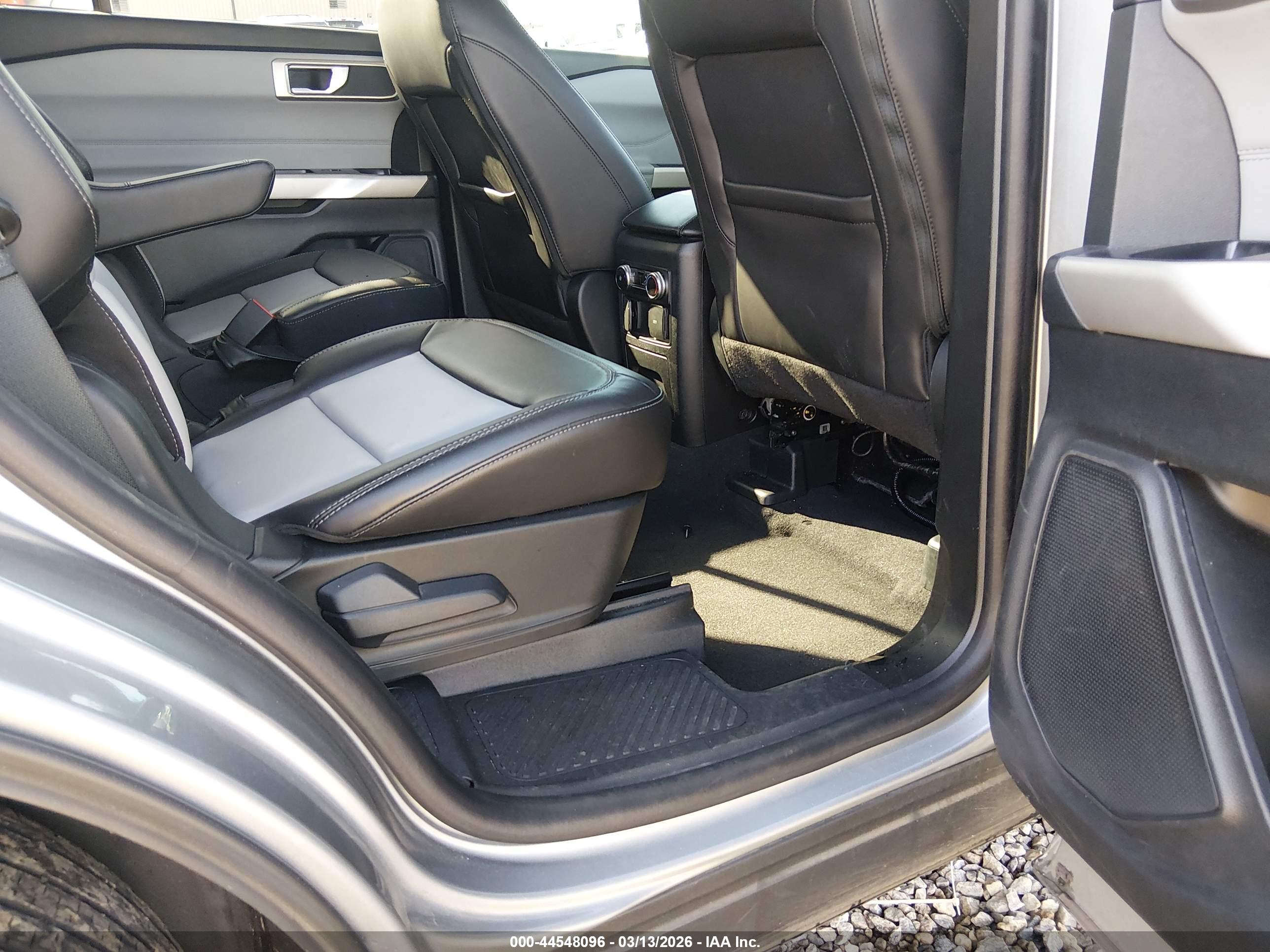 FORD EXPLORER image 8