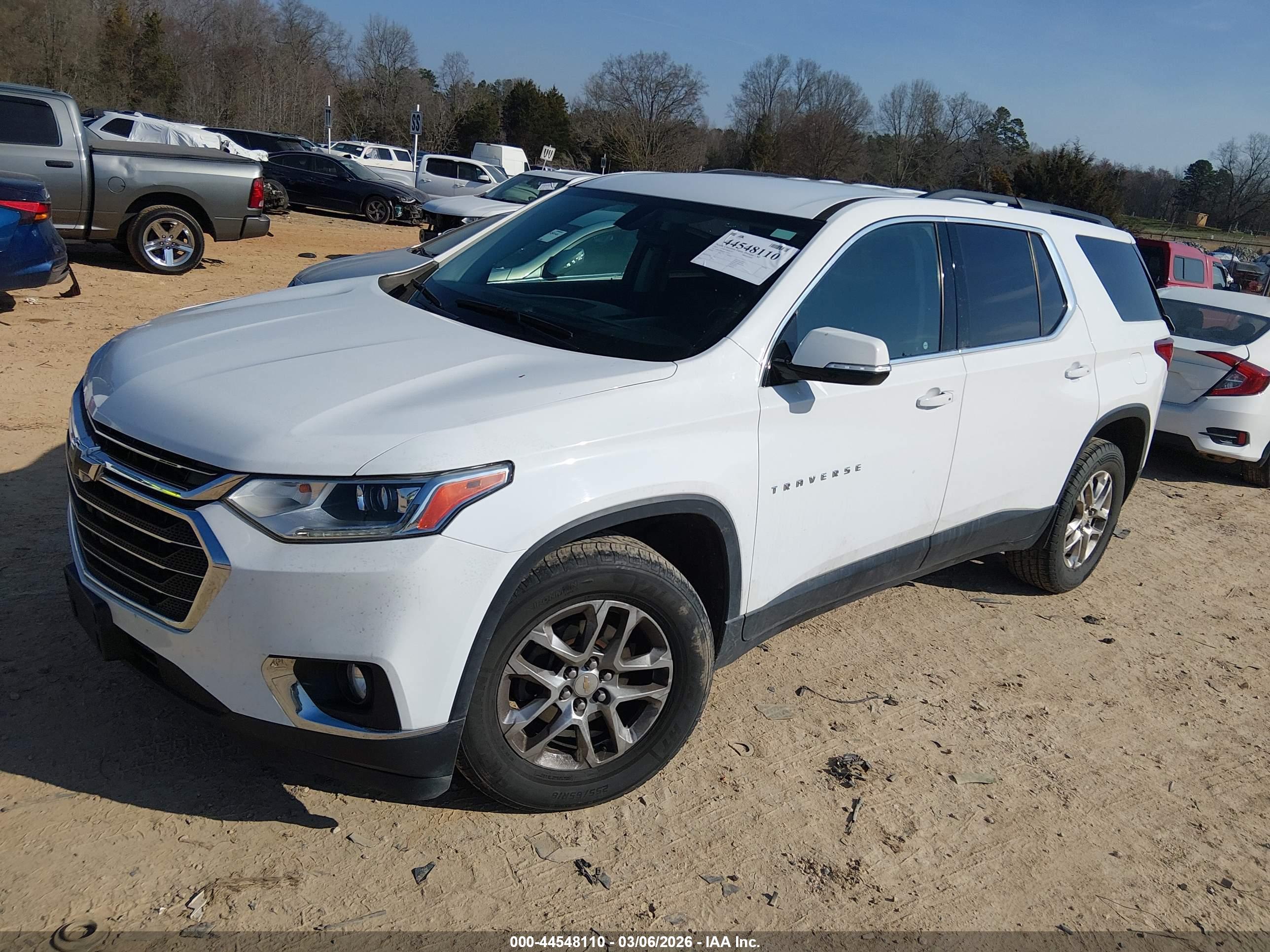 CHEVROLET TRAVERSE image 2