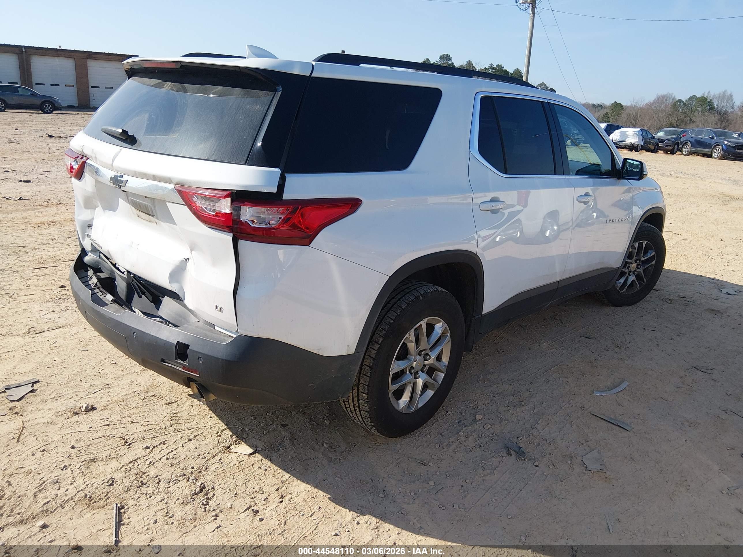CHEVROLET TRAVERSE image 4