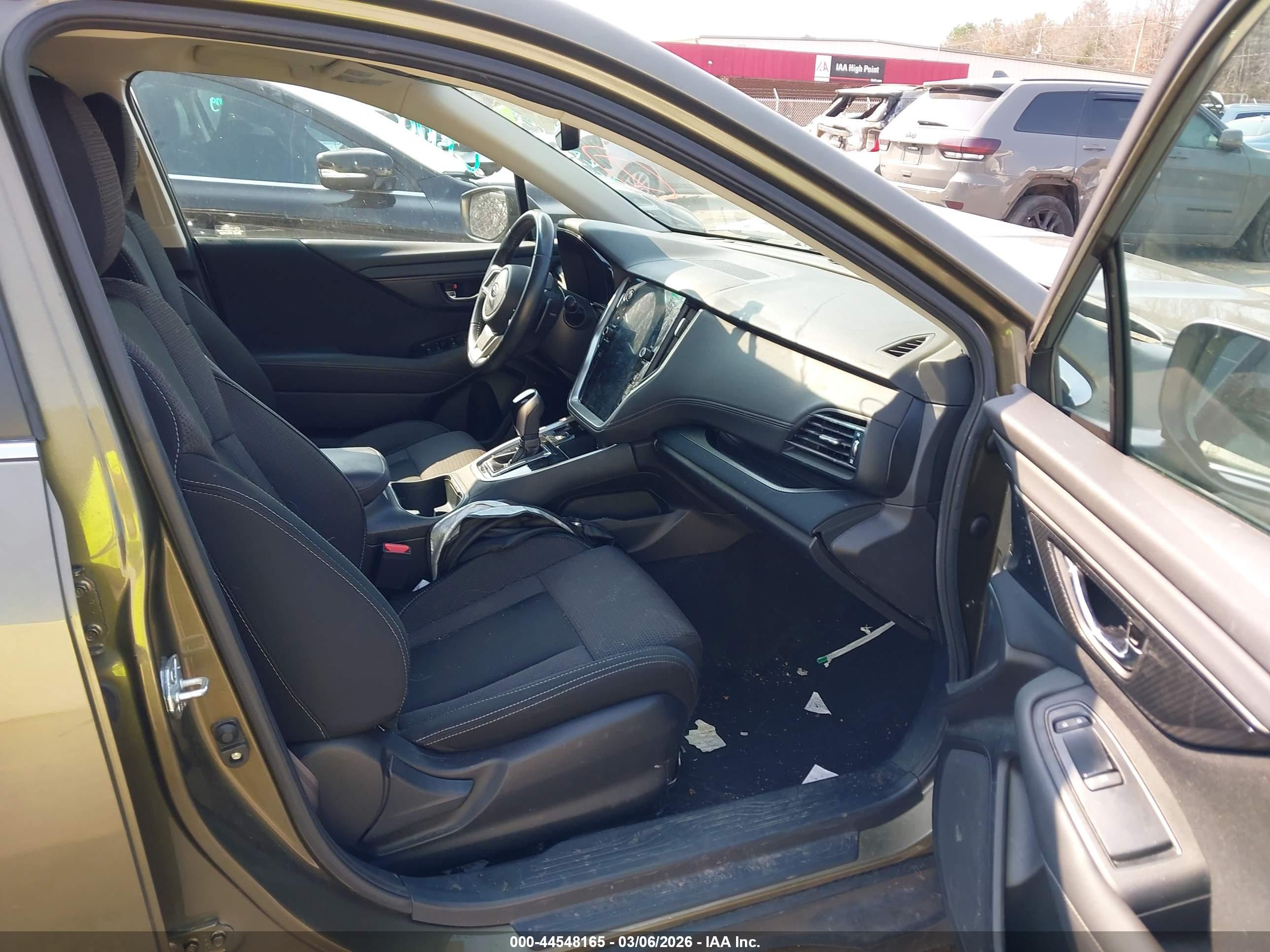 SUBARU OUTBACK image 5