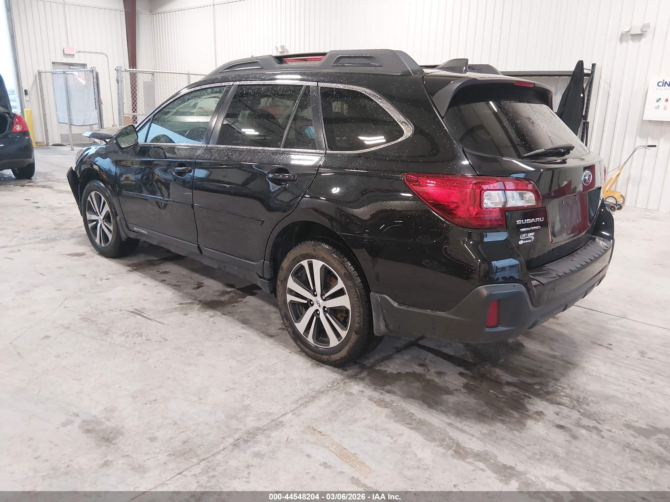 SUBARU OUTBACK image 3