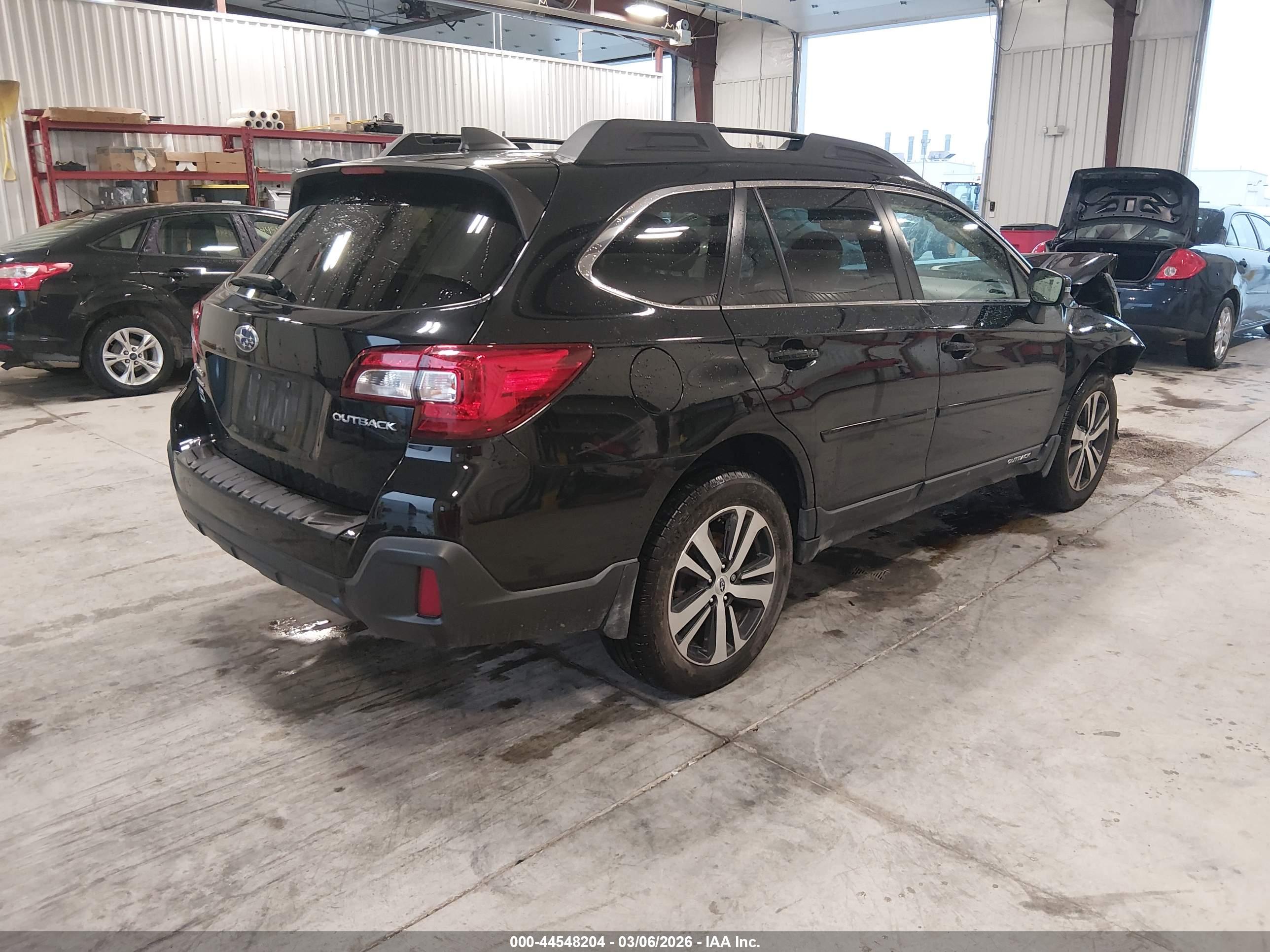 SUBARU OUTBACK image 4