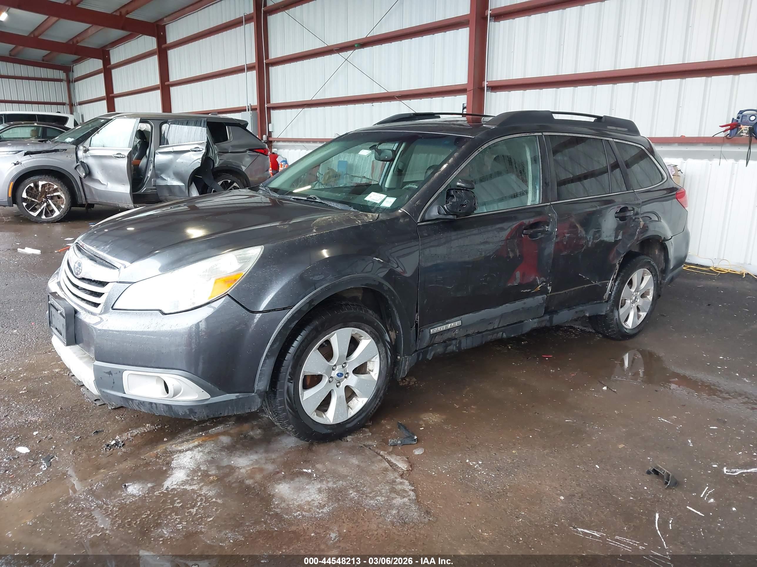 SUBARU OUTBACK image 2