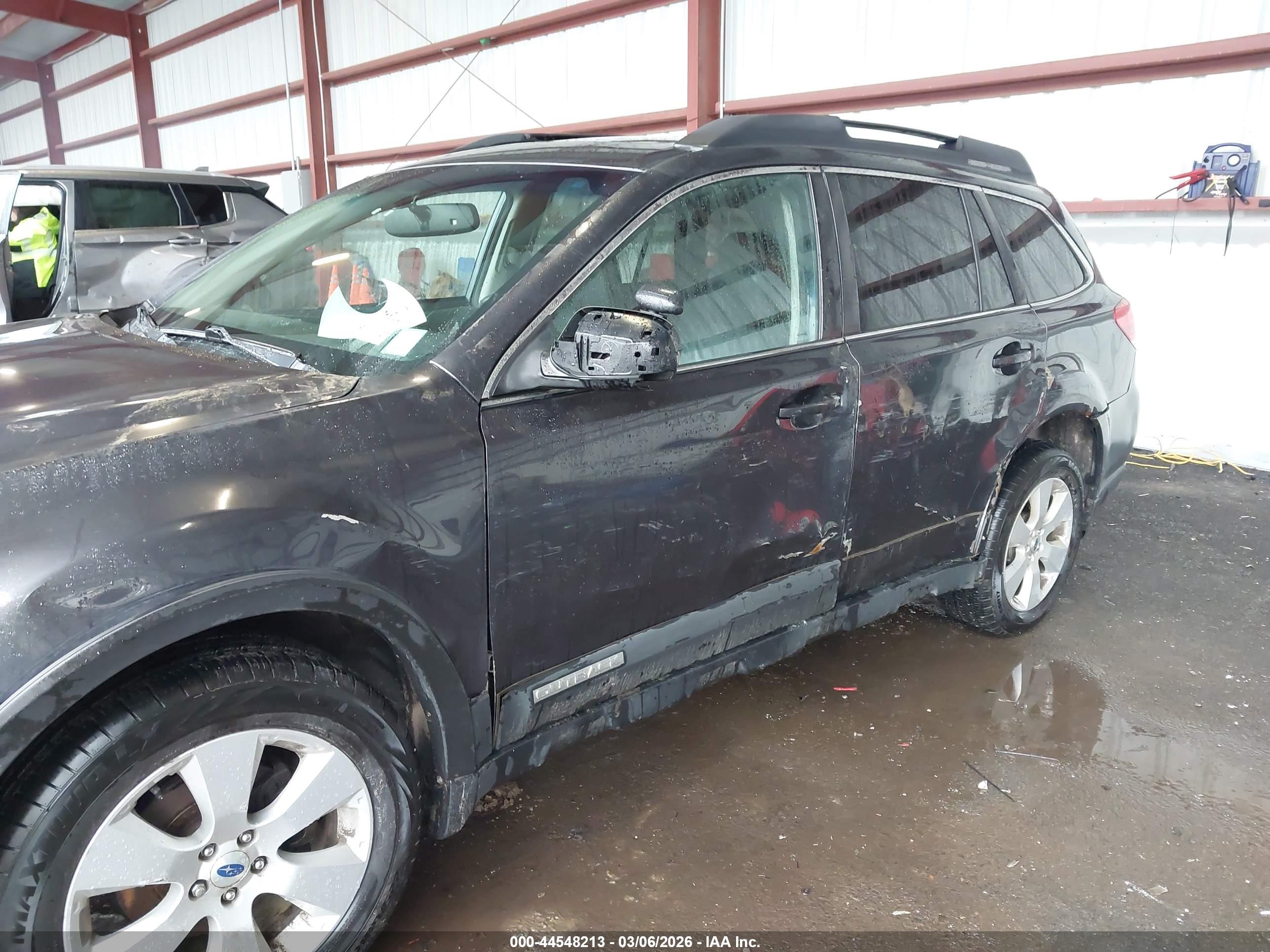 SUBARU OUTBACK image 6