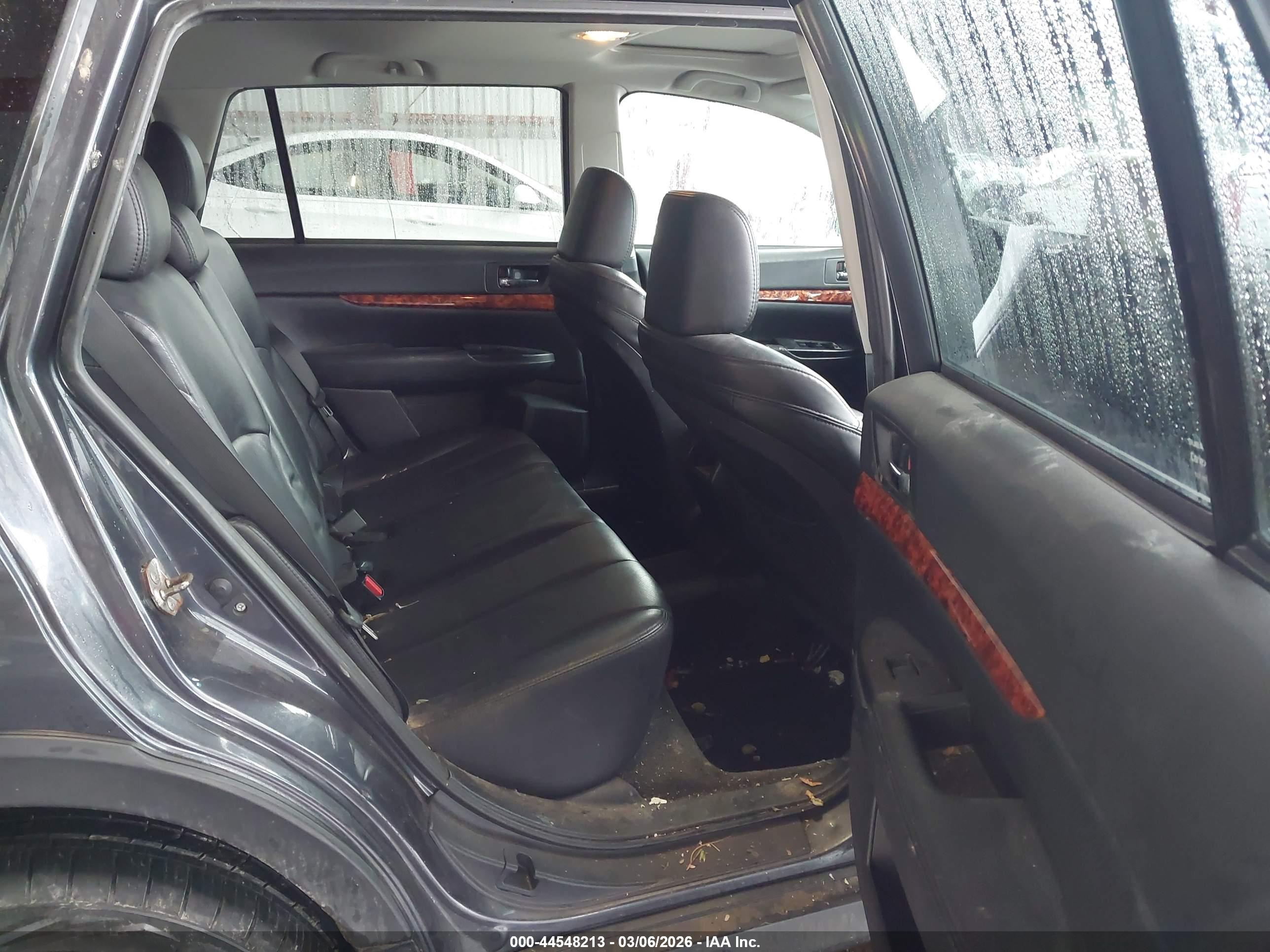 SUBARU OUTBACK image 8