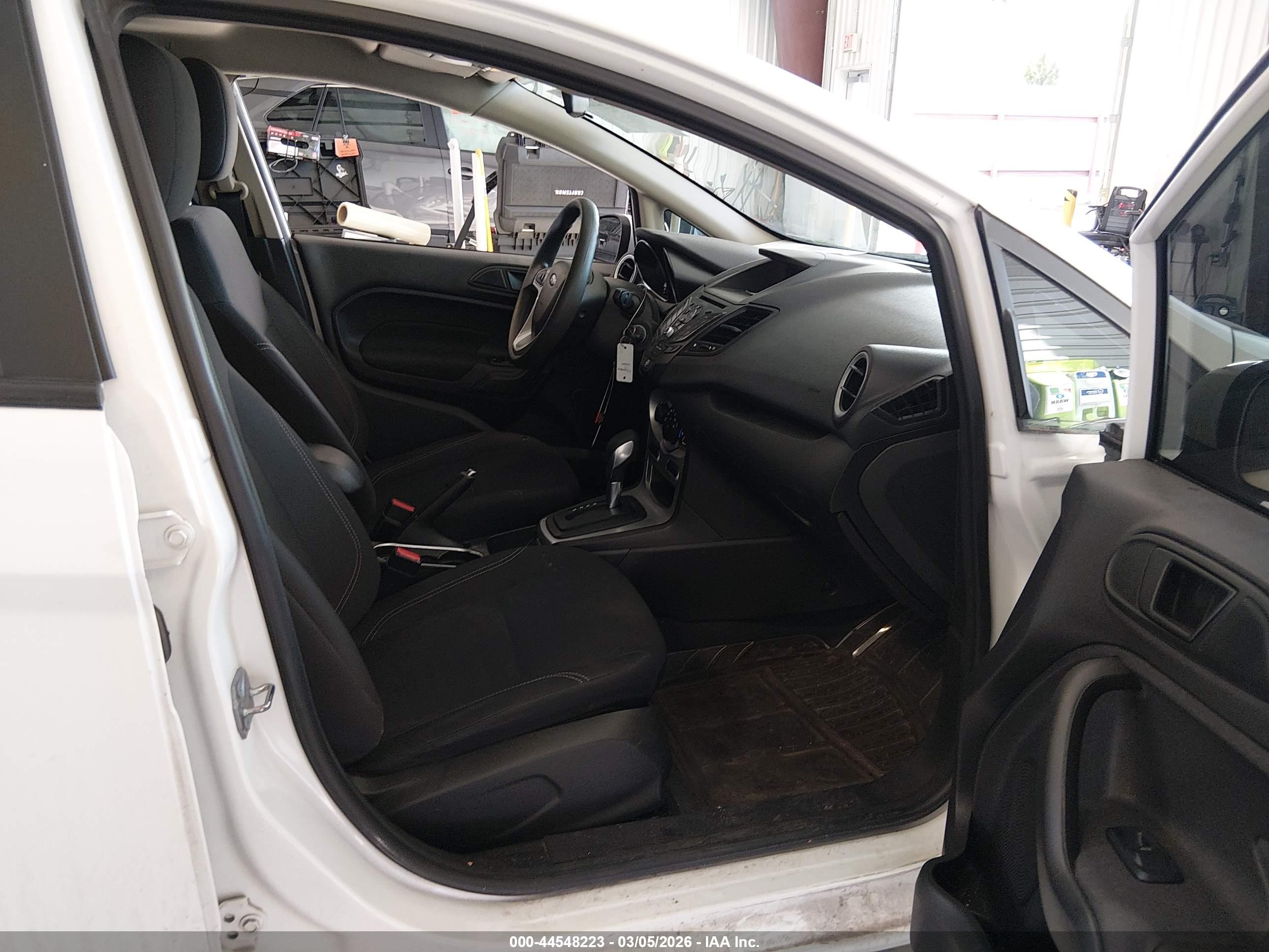 FORD FIESTA image 5