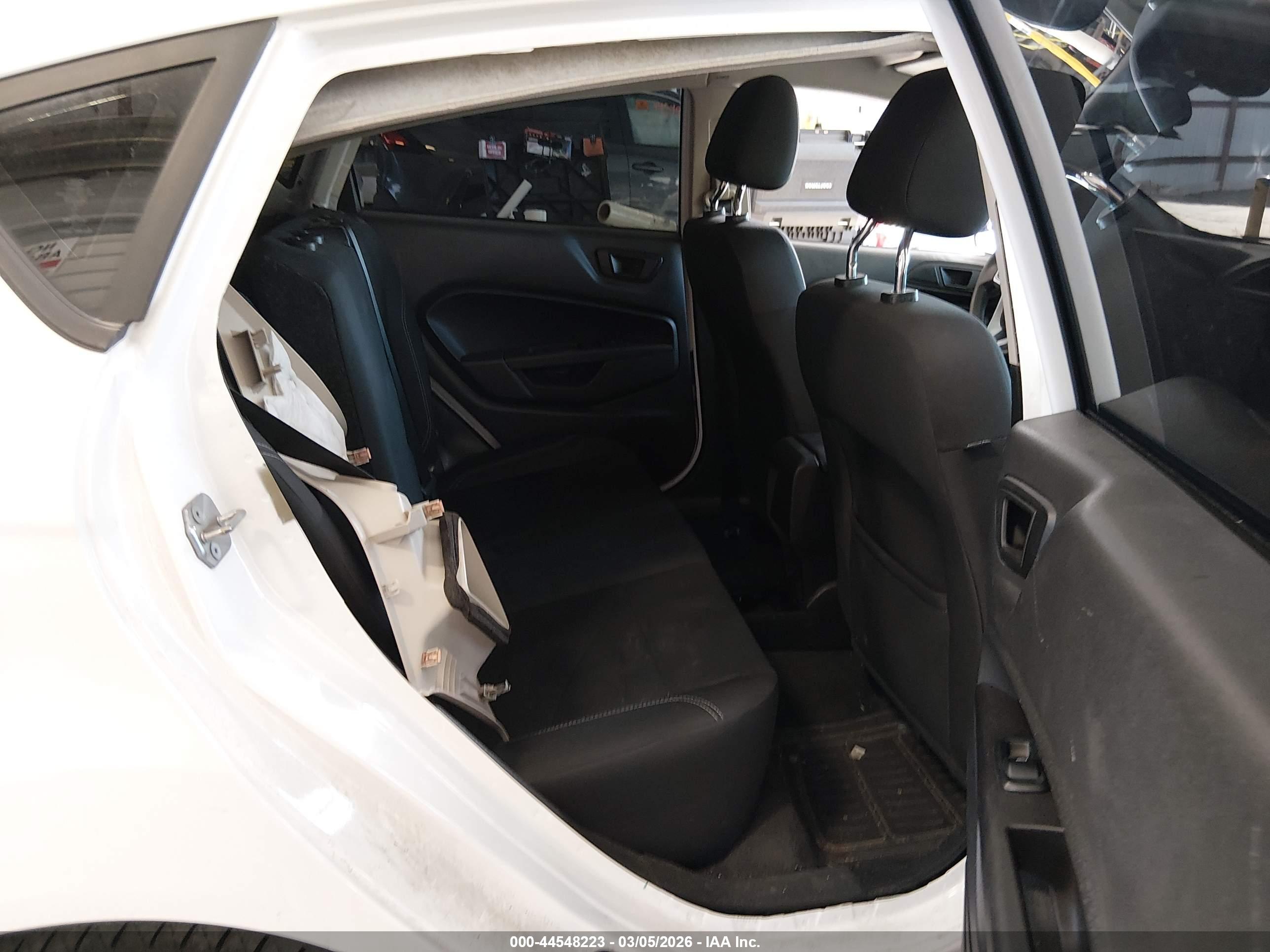 FORD FIESTA image 8