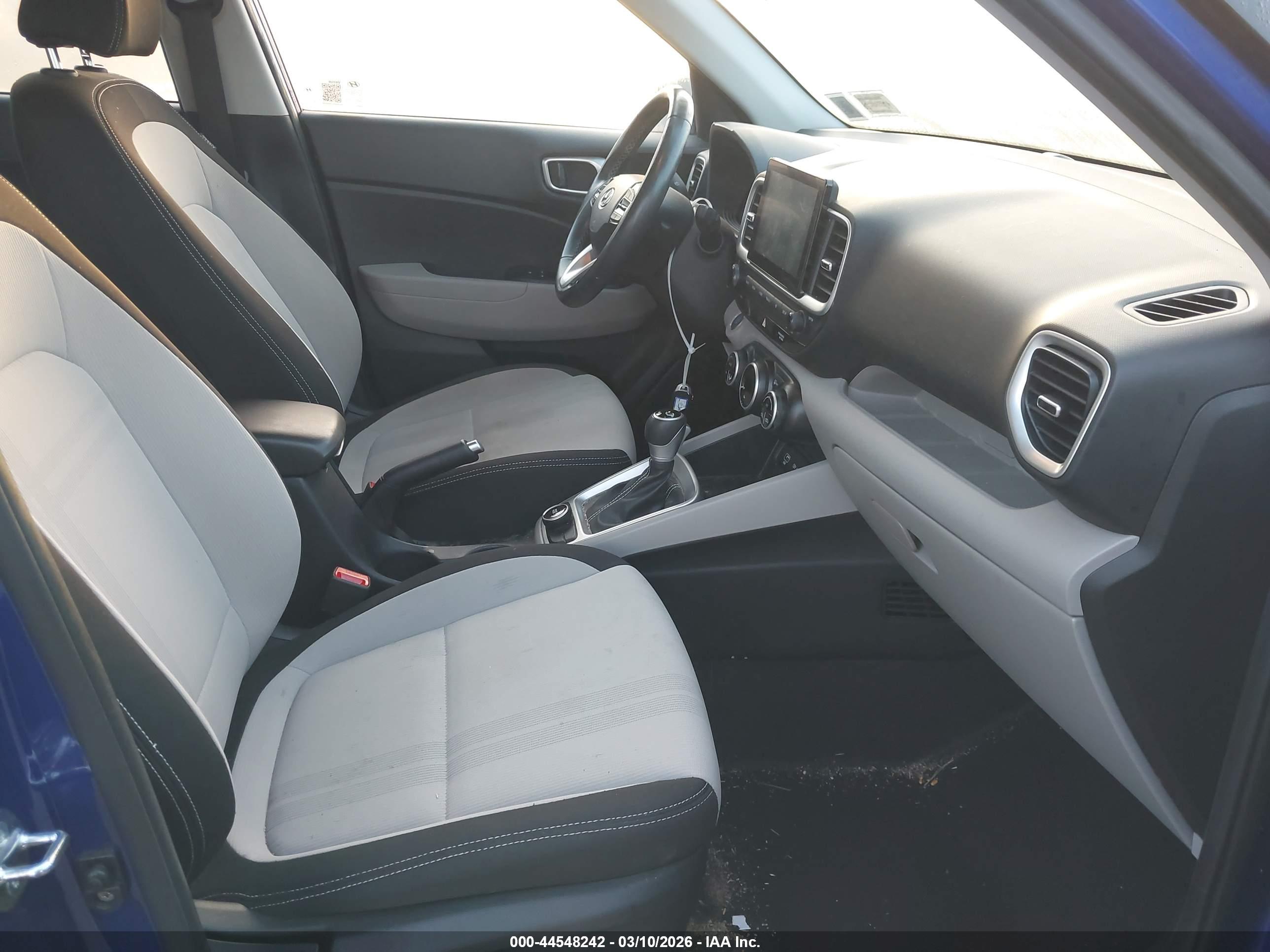 HYUNDAI VENUE image 5