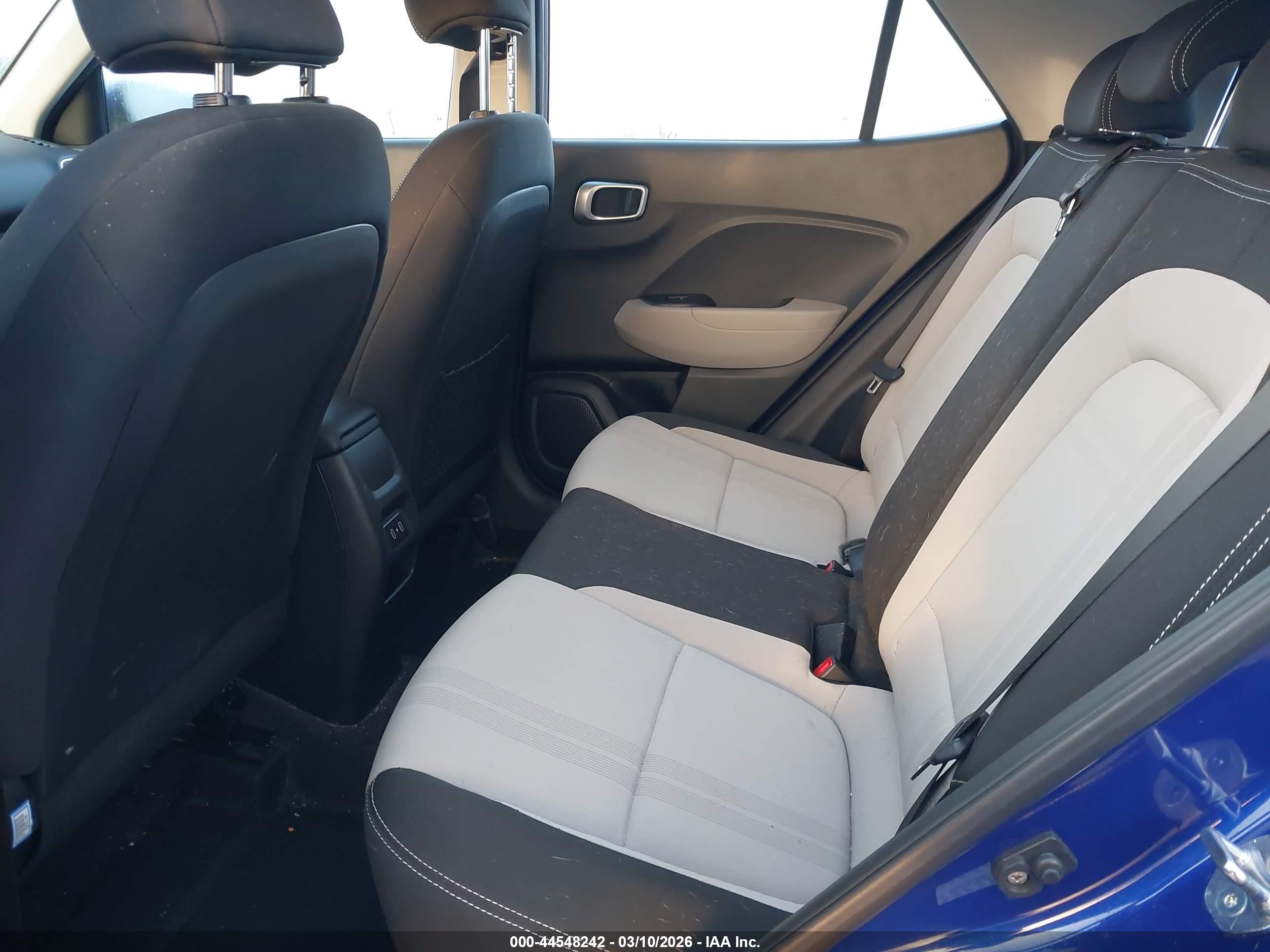 HYUNDAI VENUE image 8