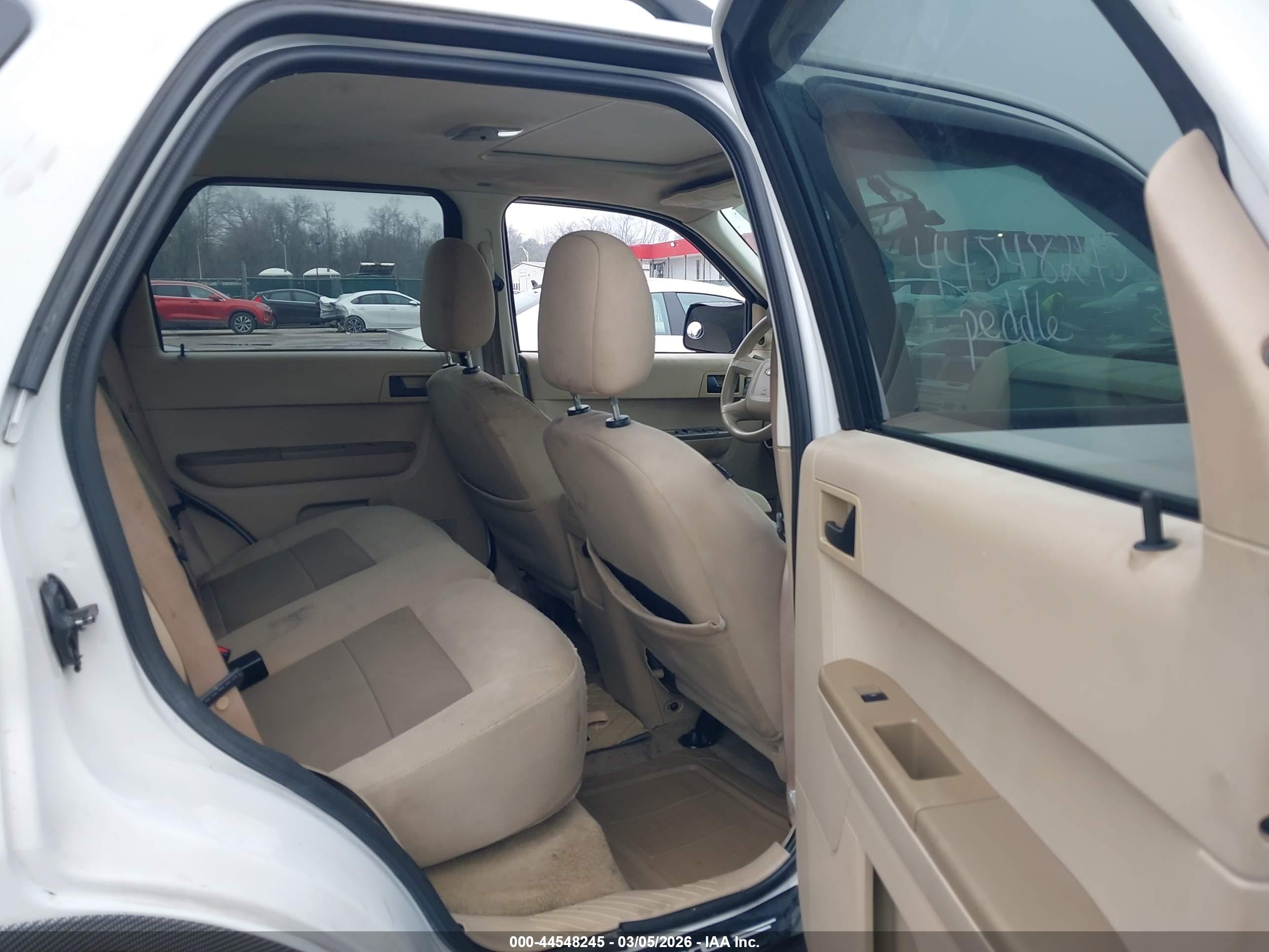 FORD ESCAPE image 8