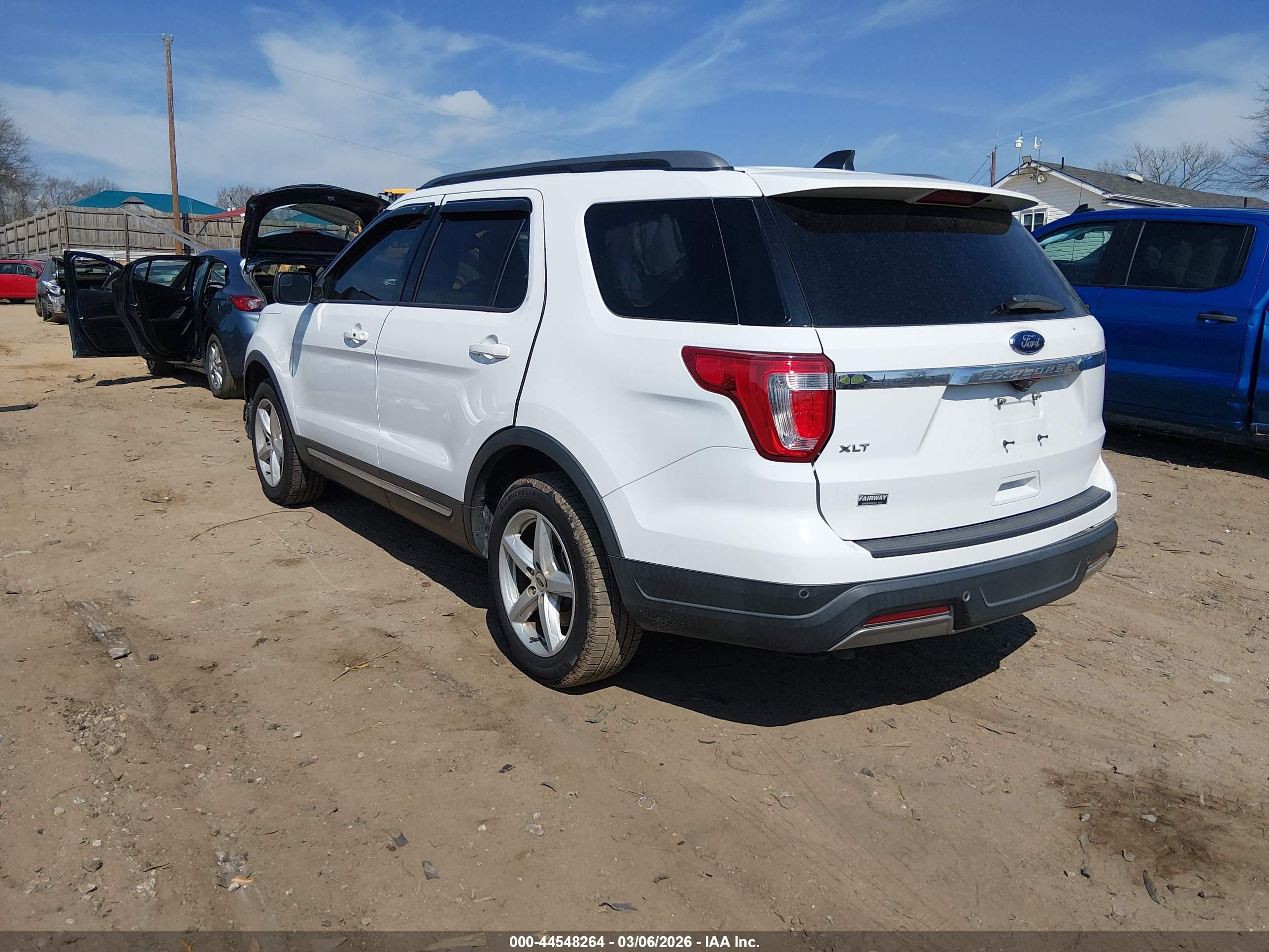 FORD EXPLORER image 3
