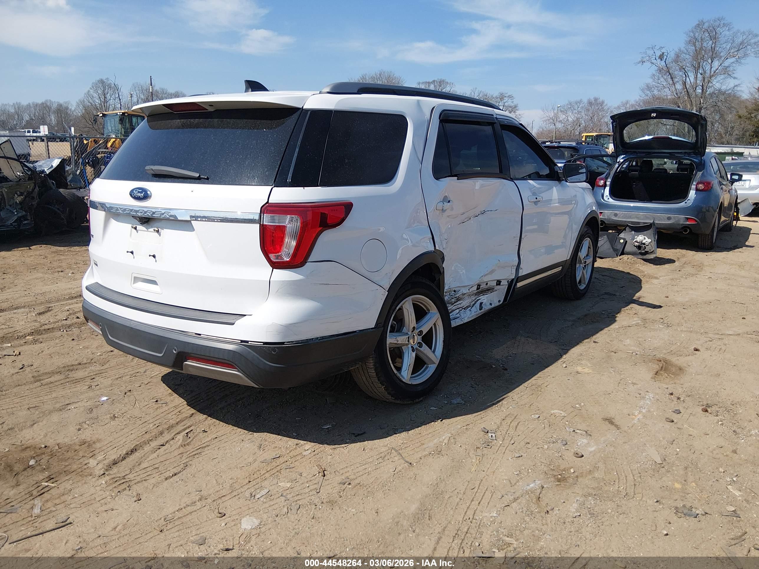 FORD EXPLORER image 4