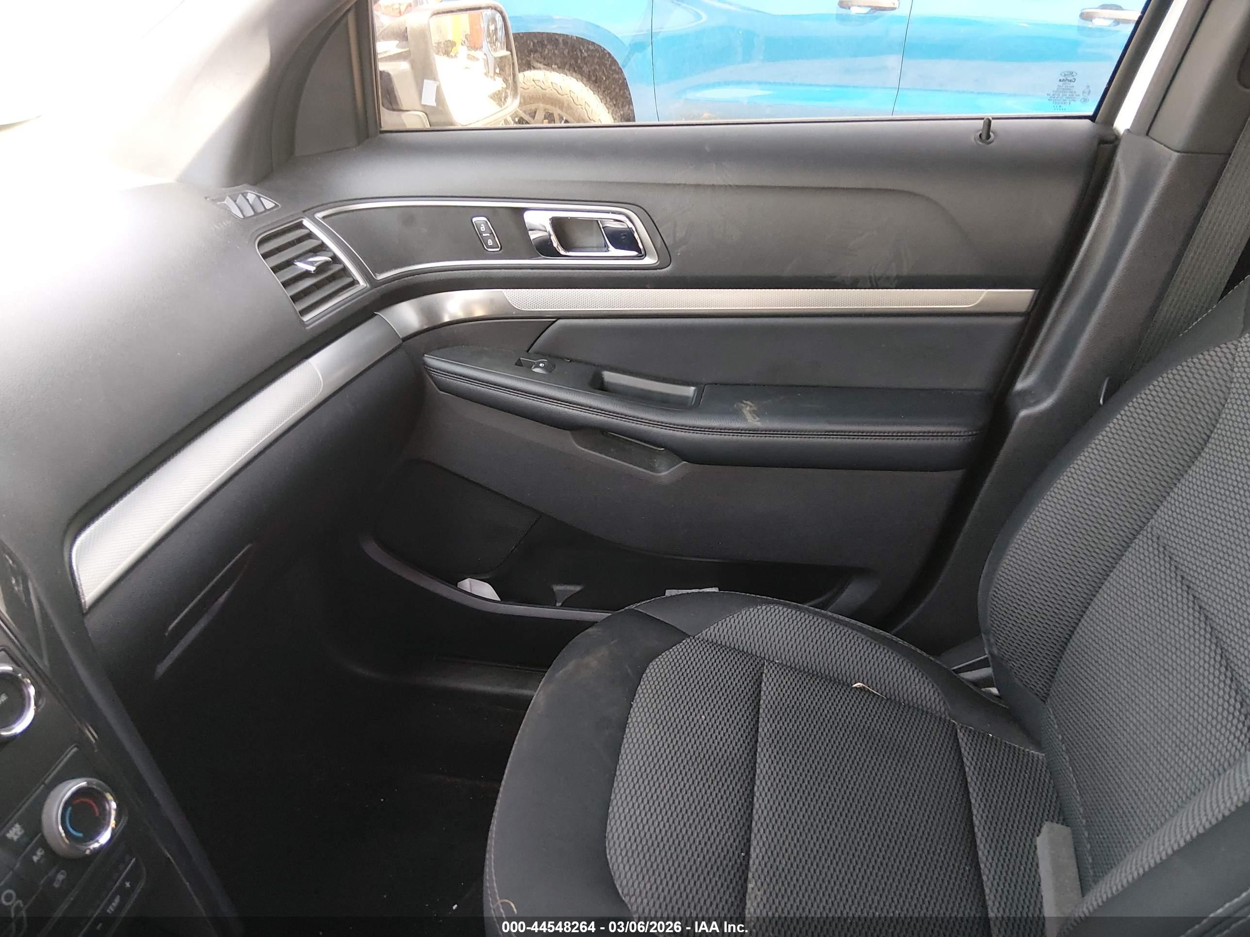 FORD EXPLORER image 5
