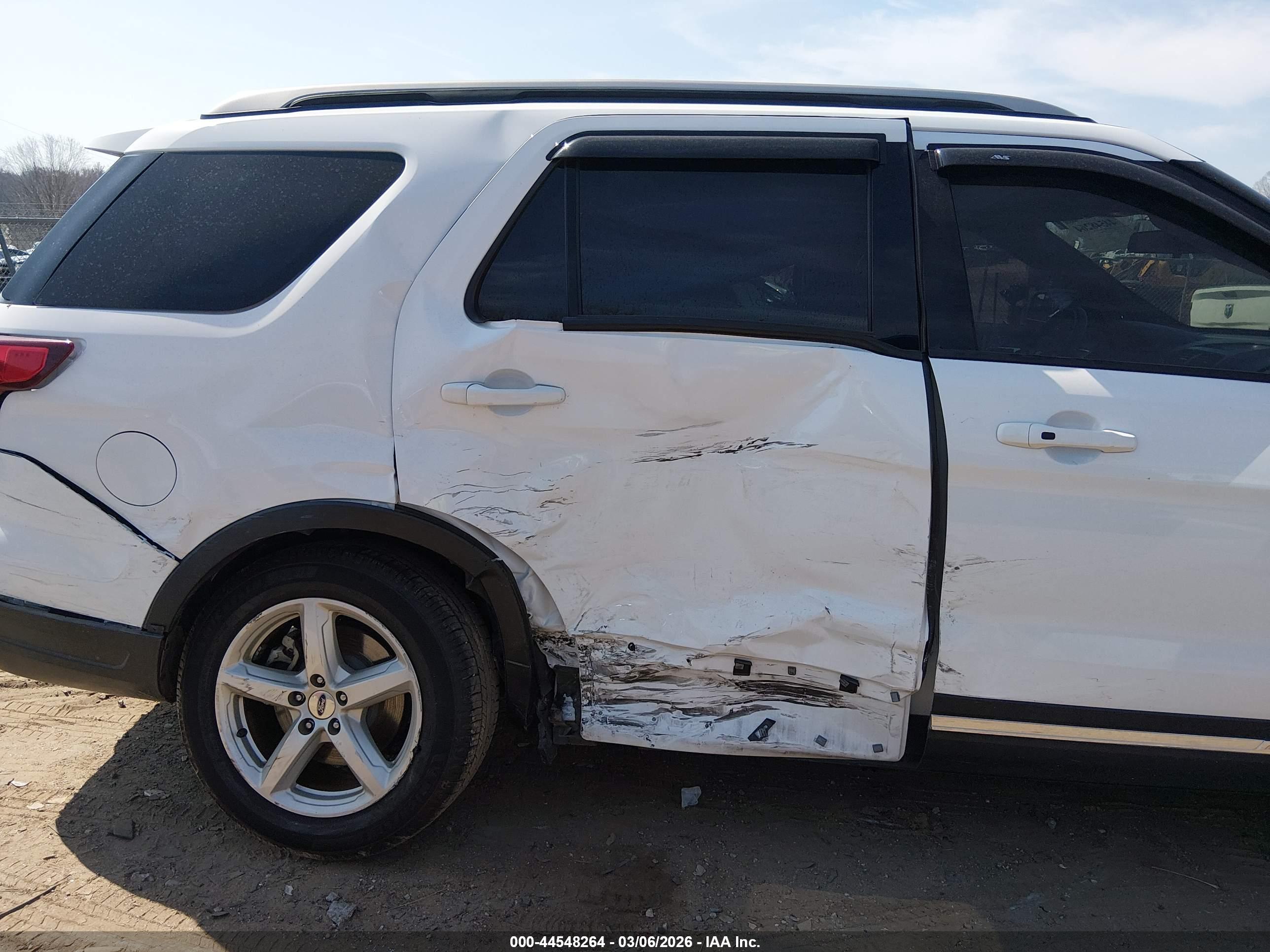 FORD EXPLORER image 6
