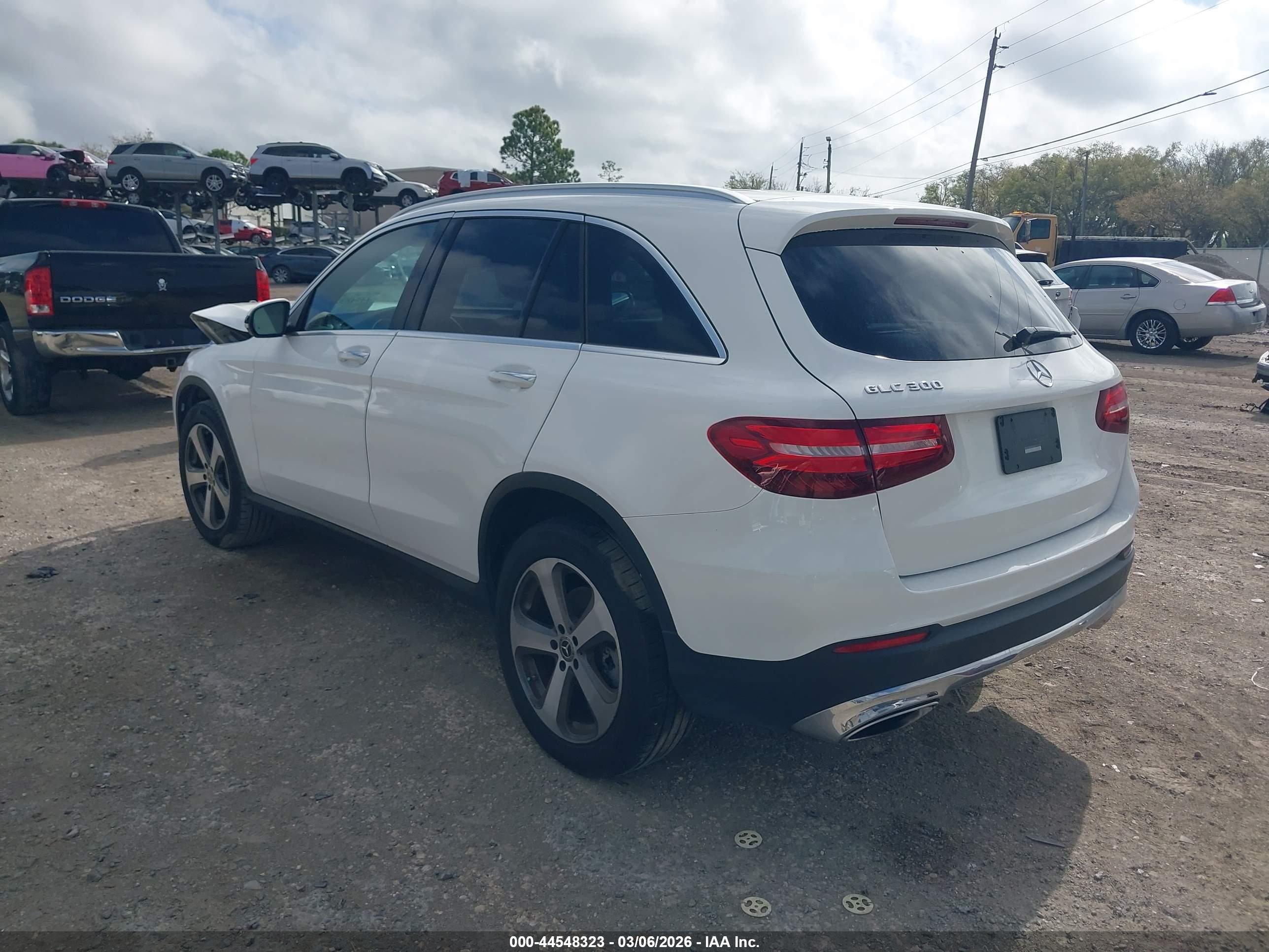 MERCEDES-BENZ GLC image 3