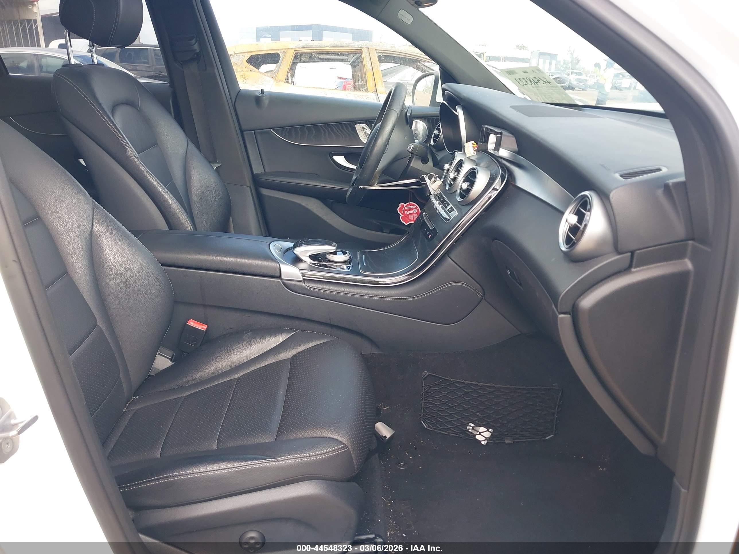 MERCEDES-BENZ GLC image 5
