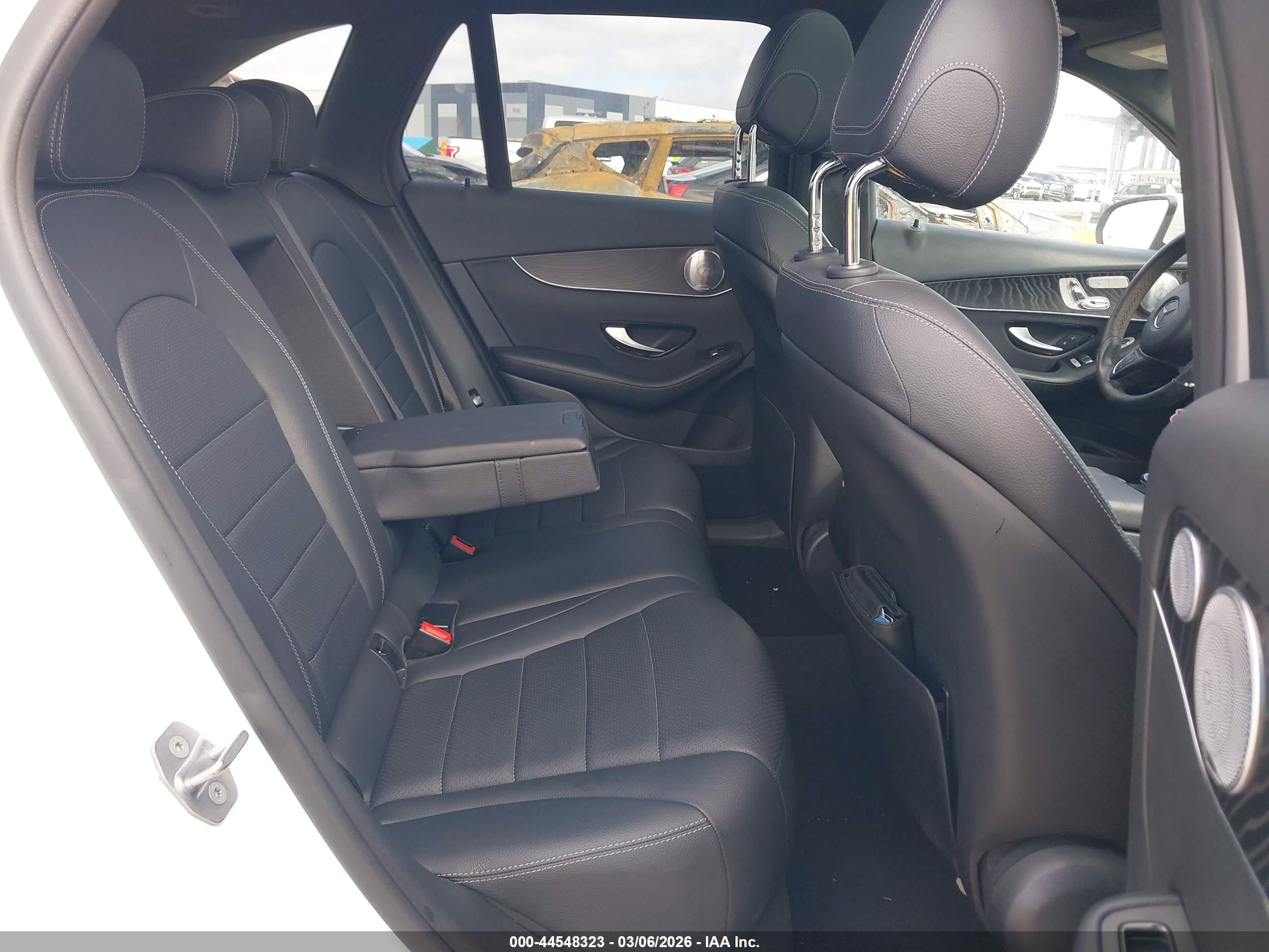 MERCEDES-BENZ GLC image 8