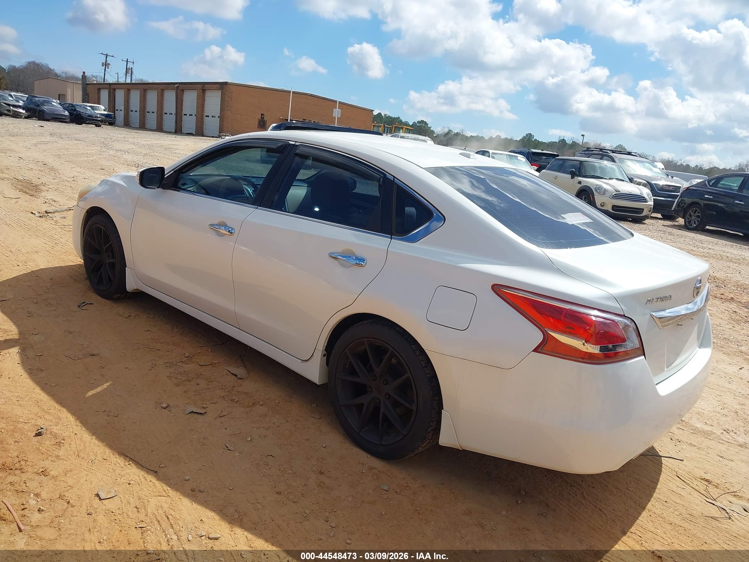 NISSAN ALTIMA image 3