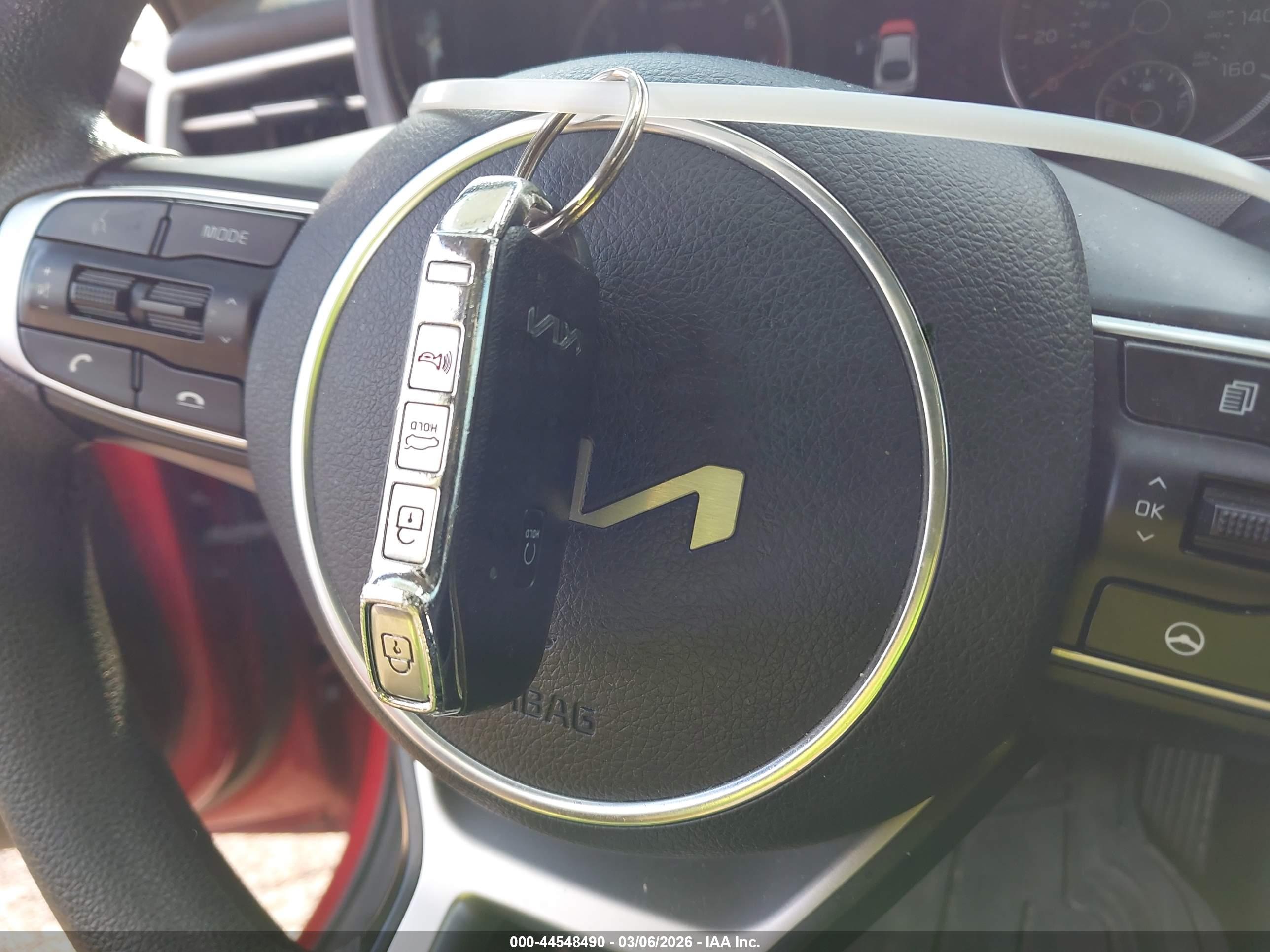 KIA K5 image 11