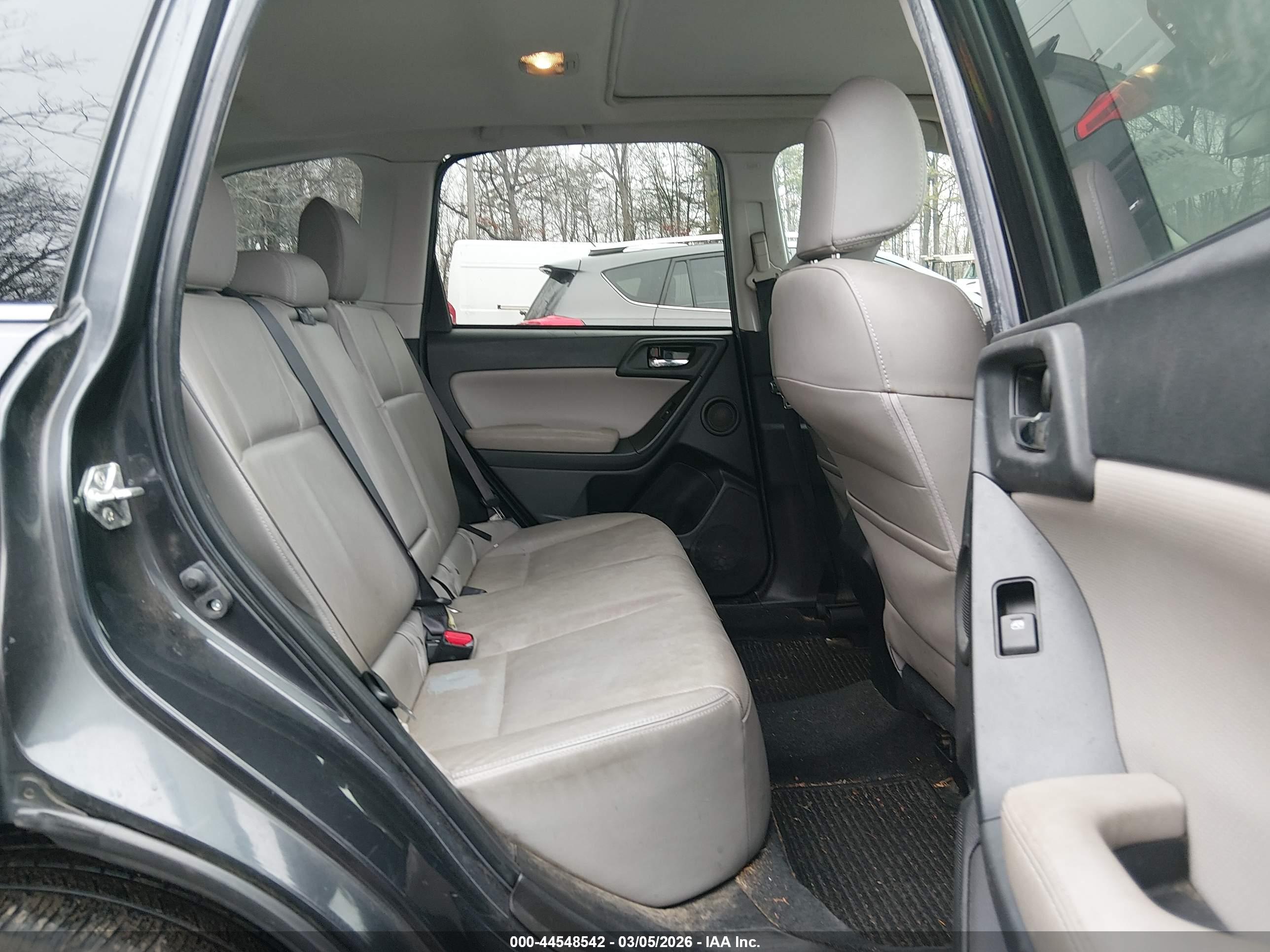 SUBARU FORESTER image 8