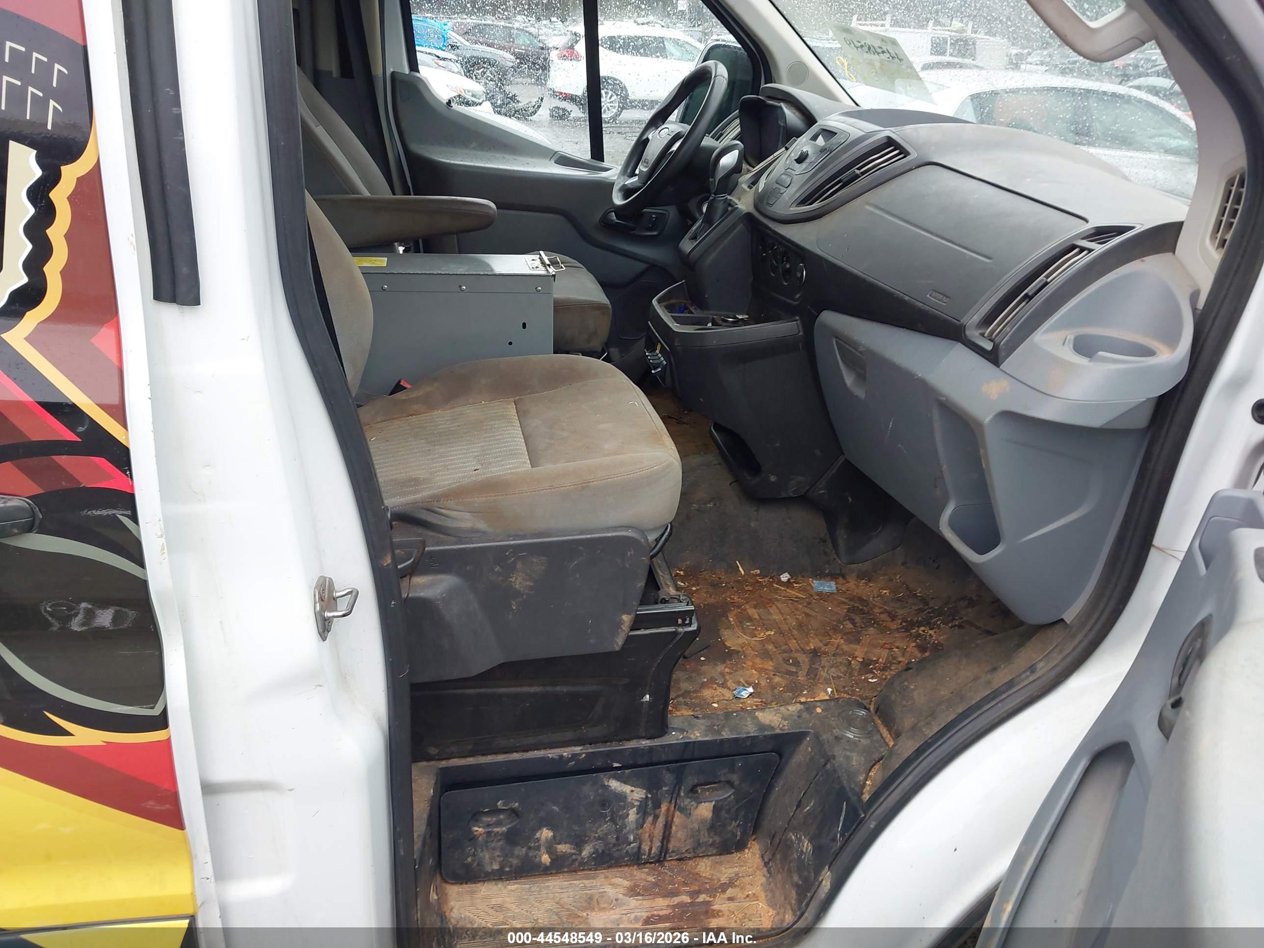 FORD TRANSIT-150 image 8