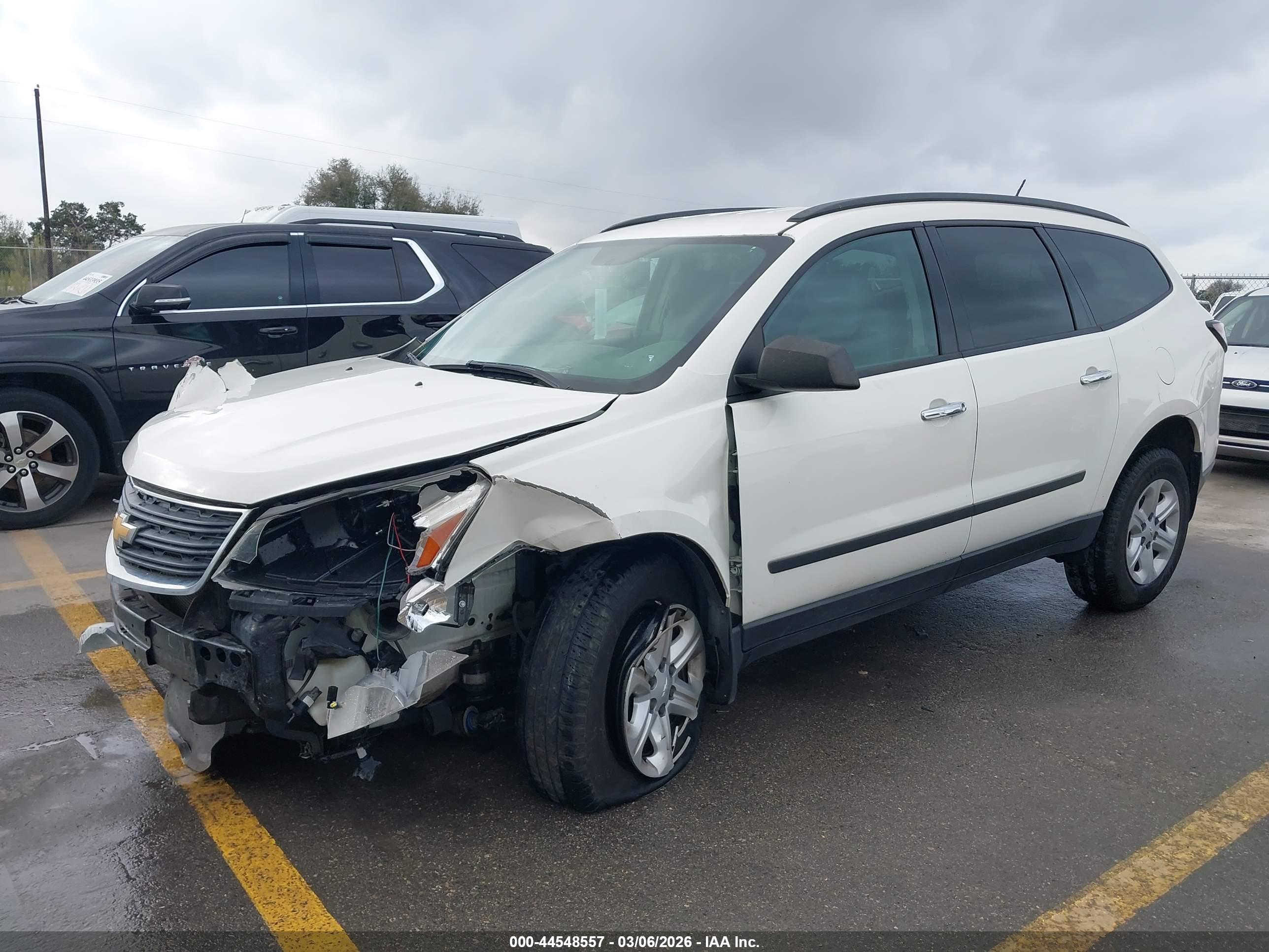 CHEVROLET TRAVERSE image 2
