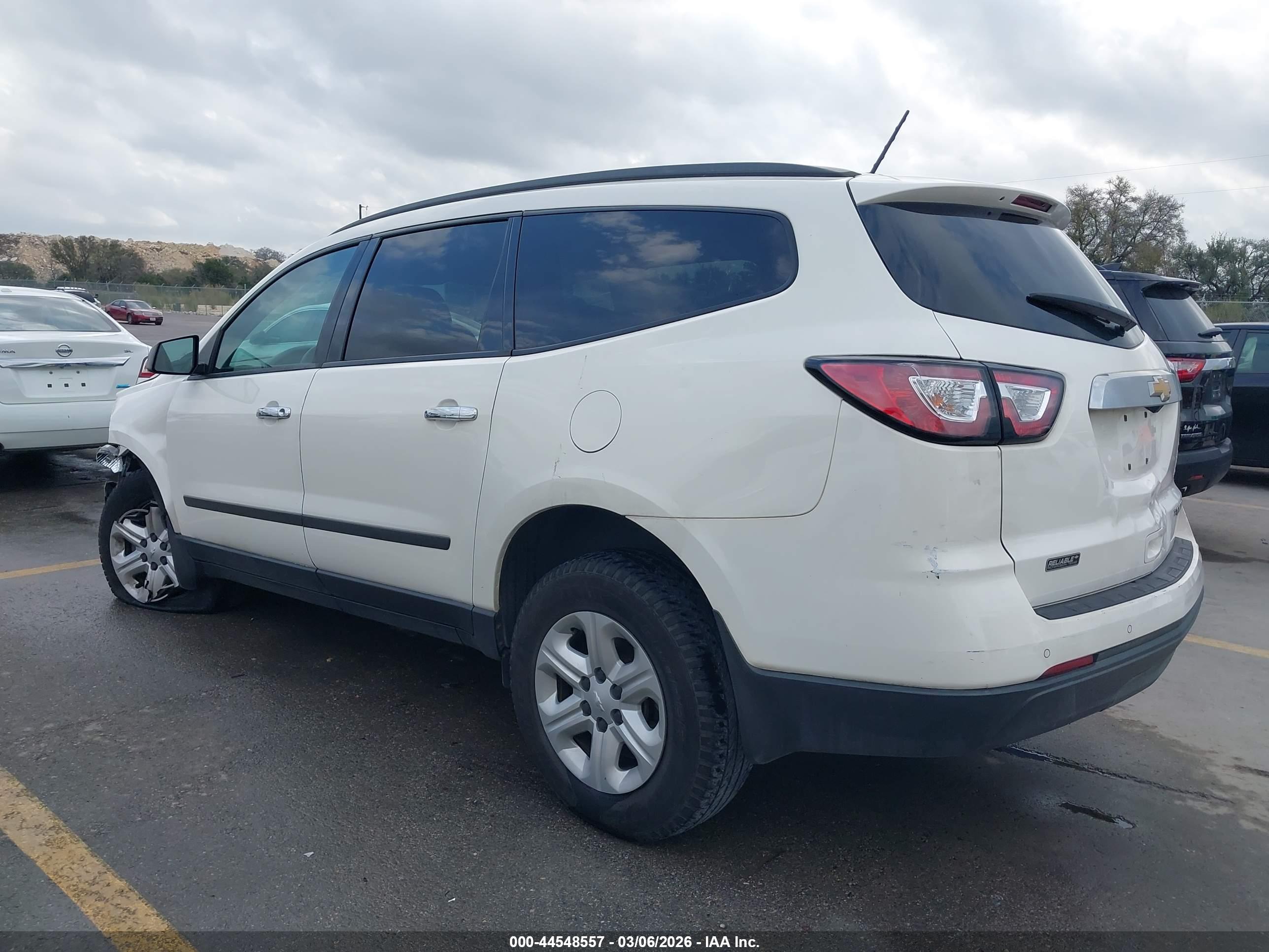 CHEVROLET TRAVERSE image 3