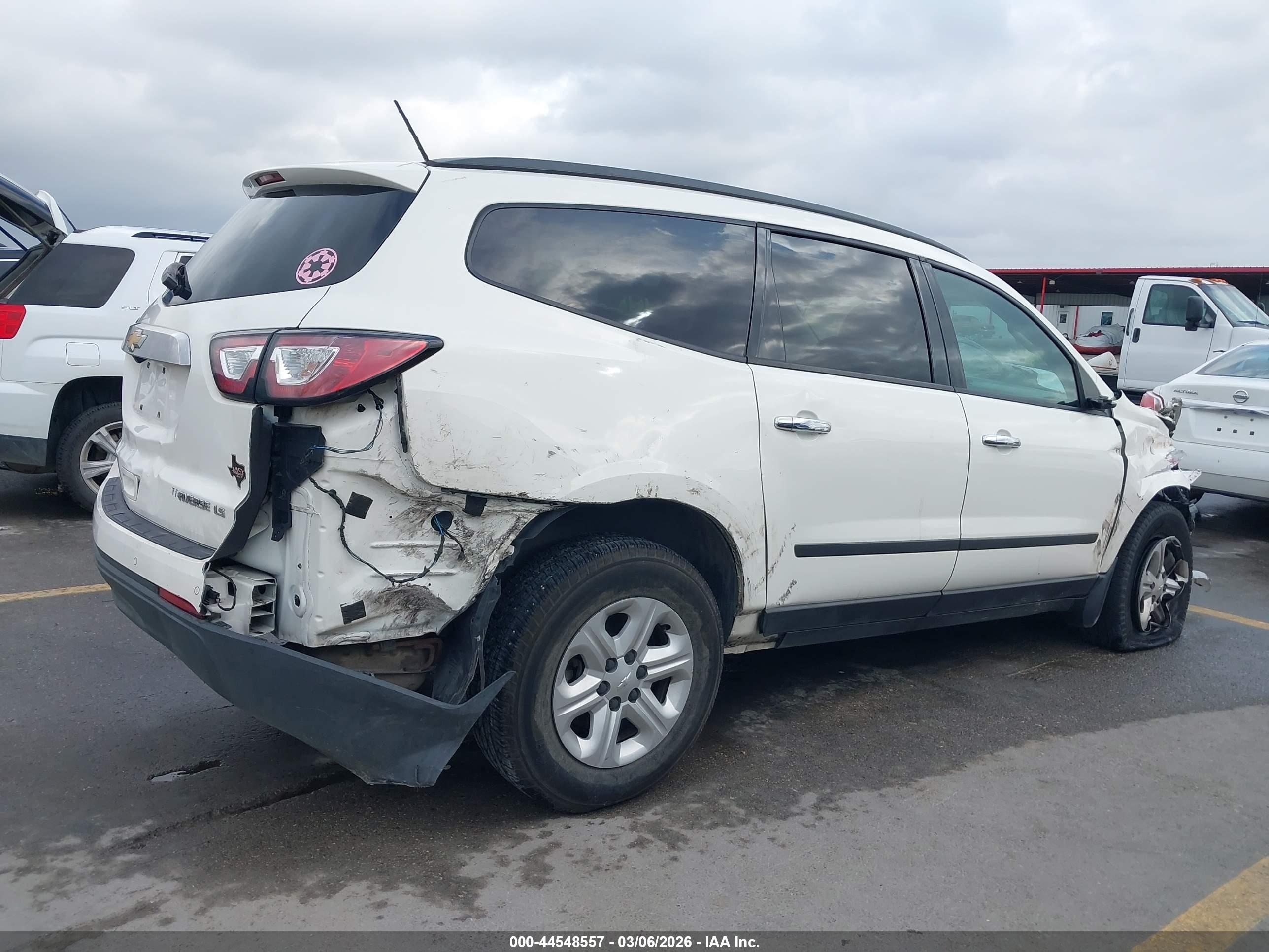 CHEVROLET TRAVERSE image 4