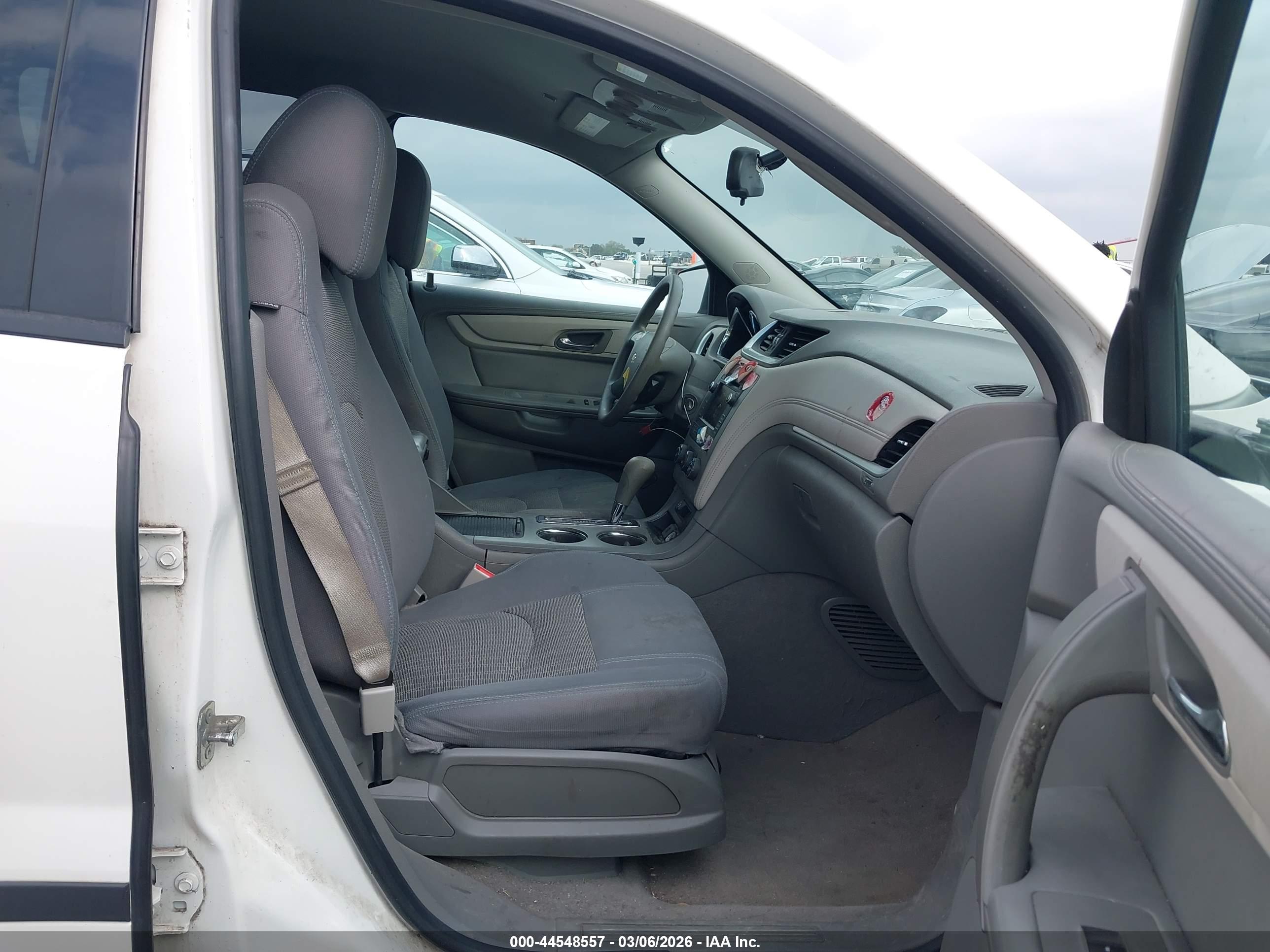 CHEVROLET TRAVERSE image 5