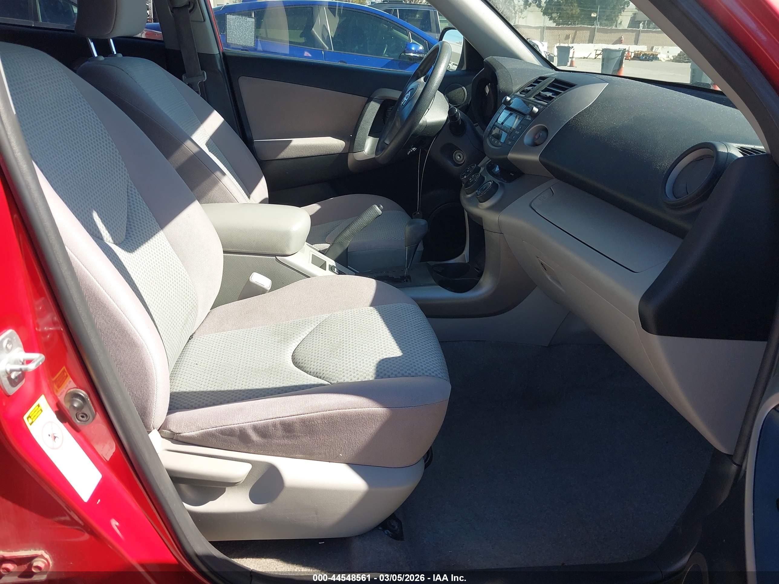 TOYOTA RAV4 image 5